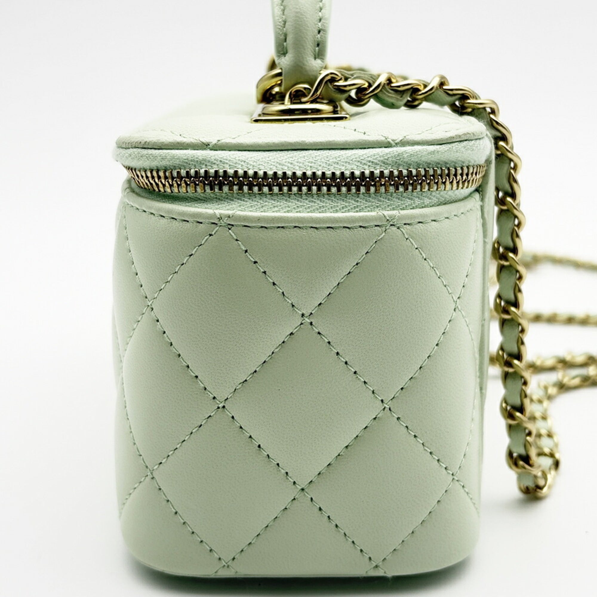 Chanel Light Green Leather Shoulder Bag (Pre-Owned)