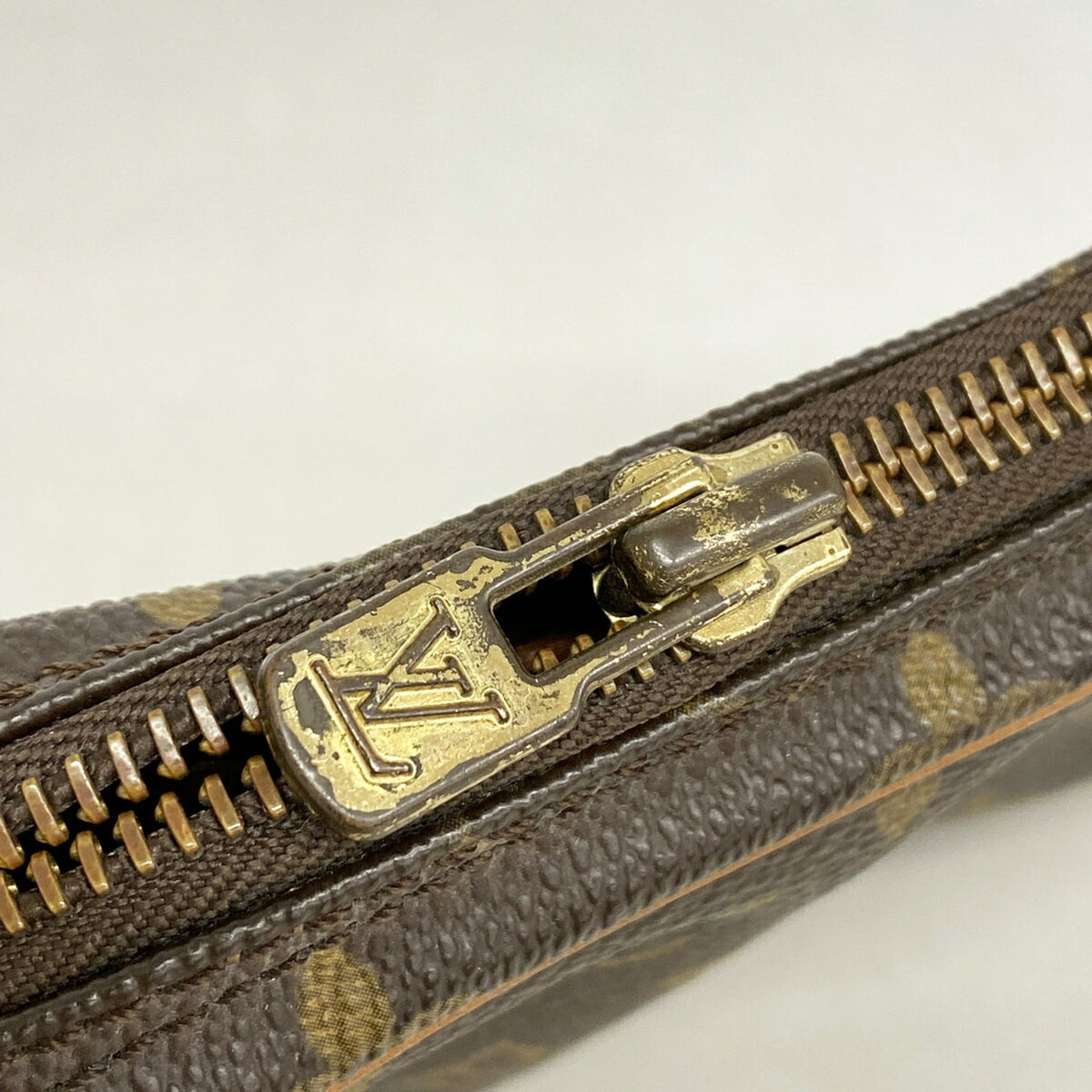 Louis Vuitton Brown Clutch Bag (Pre-Owned)