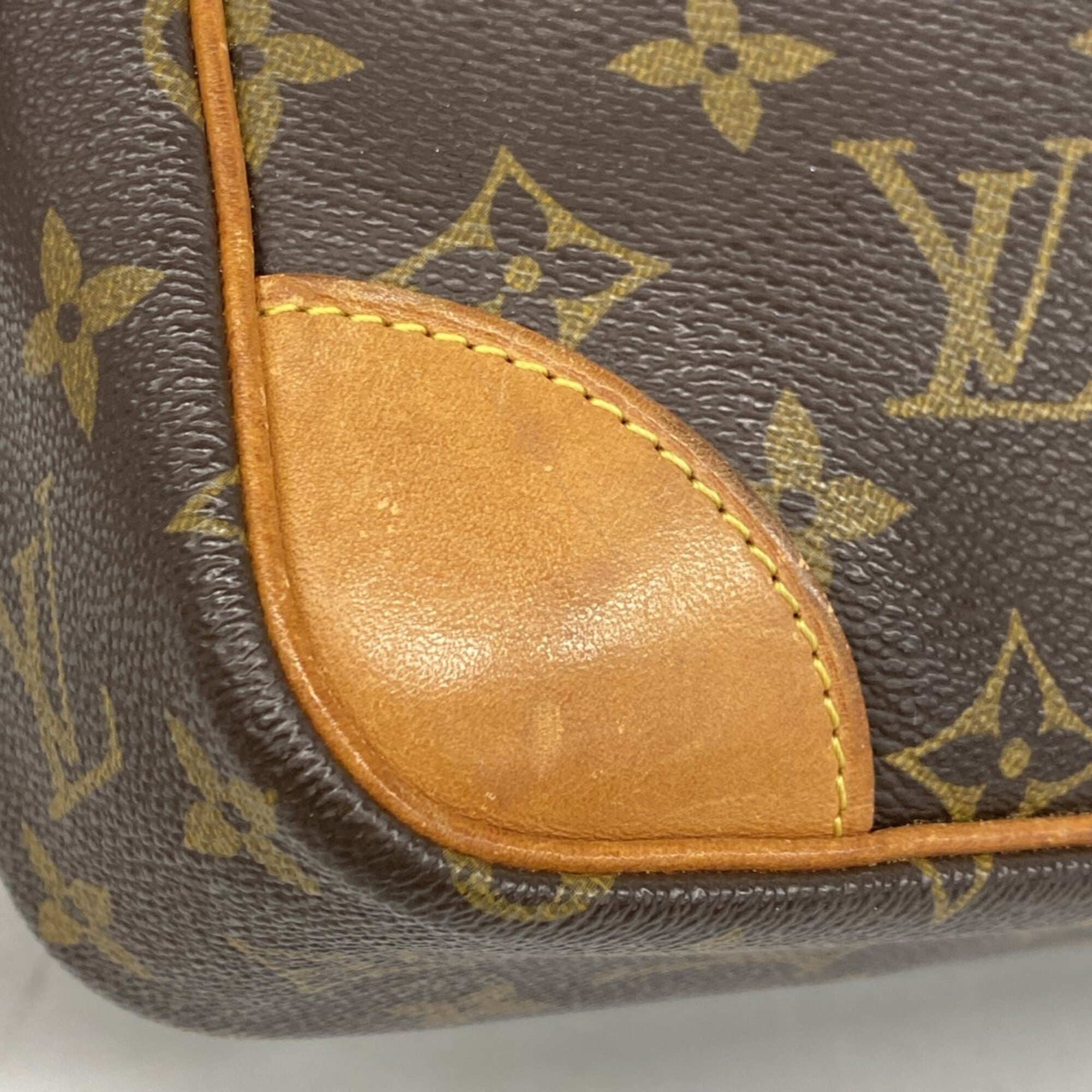 Louis Vuitton Brown Clutch Bag (Pre-Owned)