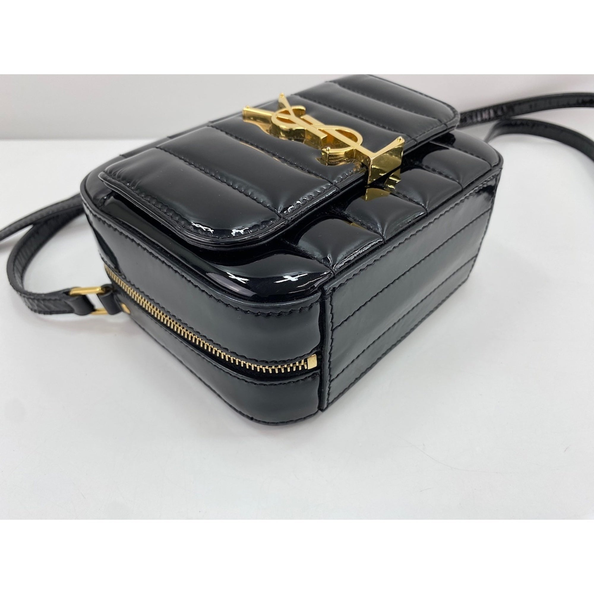 Yves Saint Laurent Black Shoulder Bag (Pre-Owned)