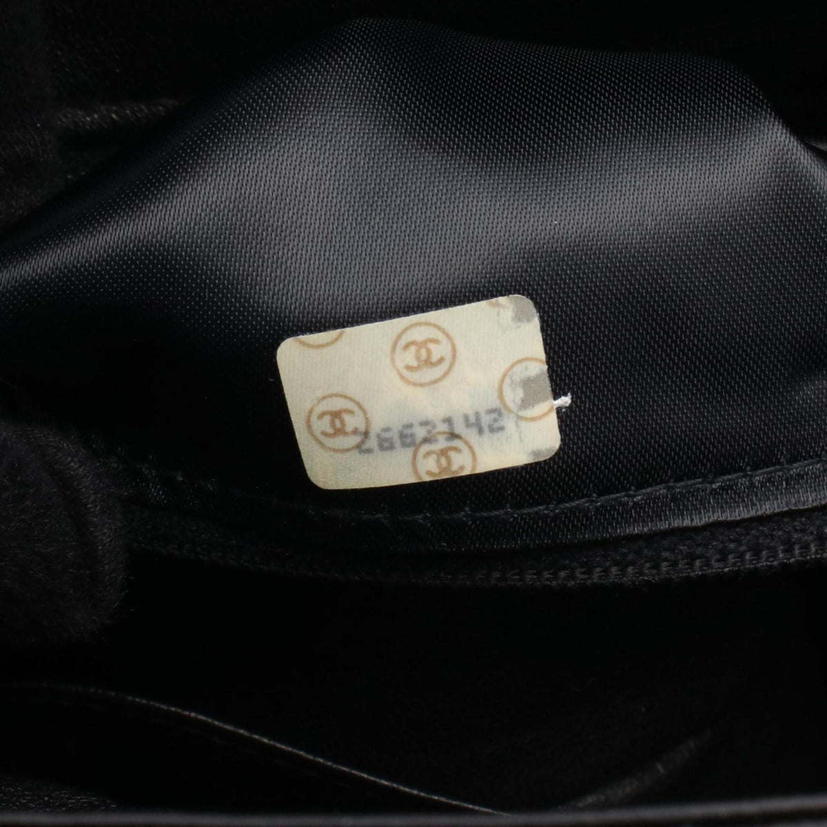 Chanel Black Leather Handbag Shoulder Bag (Pre-Owned)