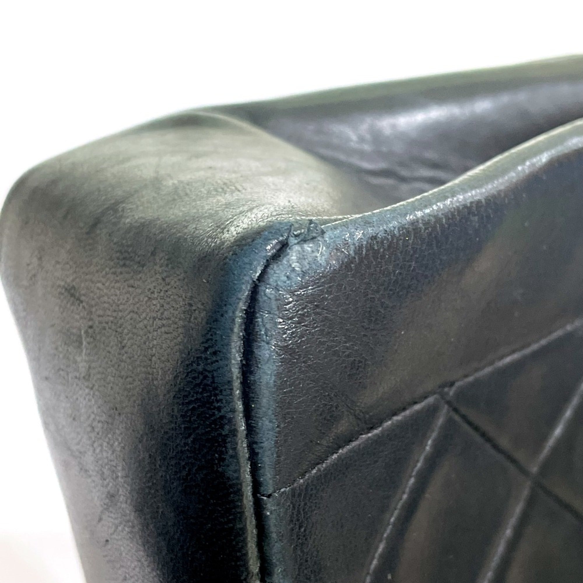 Chanel Black Leather Shoulder Bag (Pre-Owned)