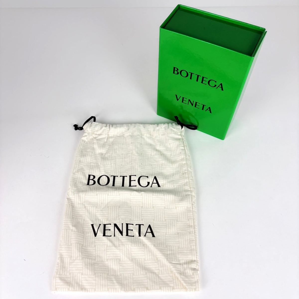 Bottega Veneta Black Leather Shoulder Bag (Pre-Owned)