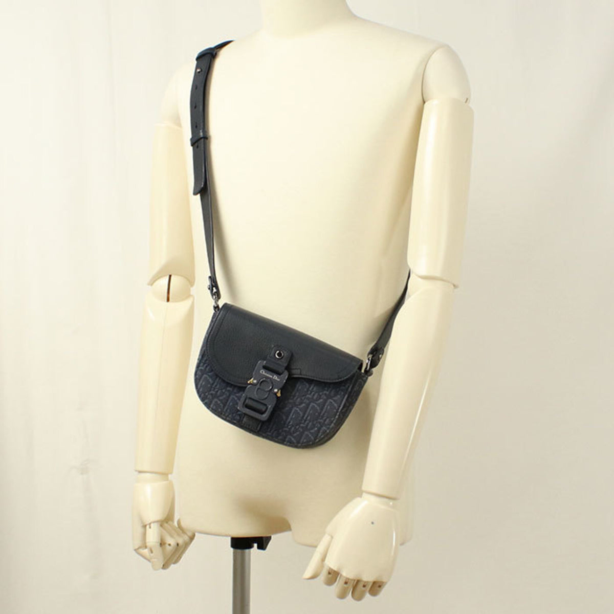 Christian Dior Navy Shoulder Bag (Pre-Owned)