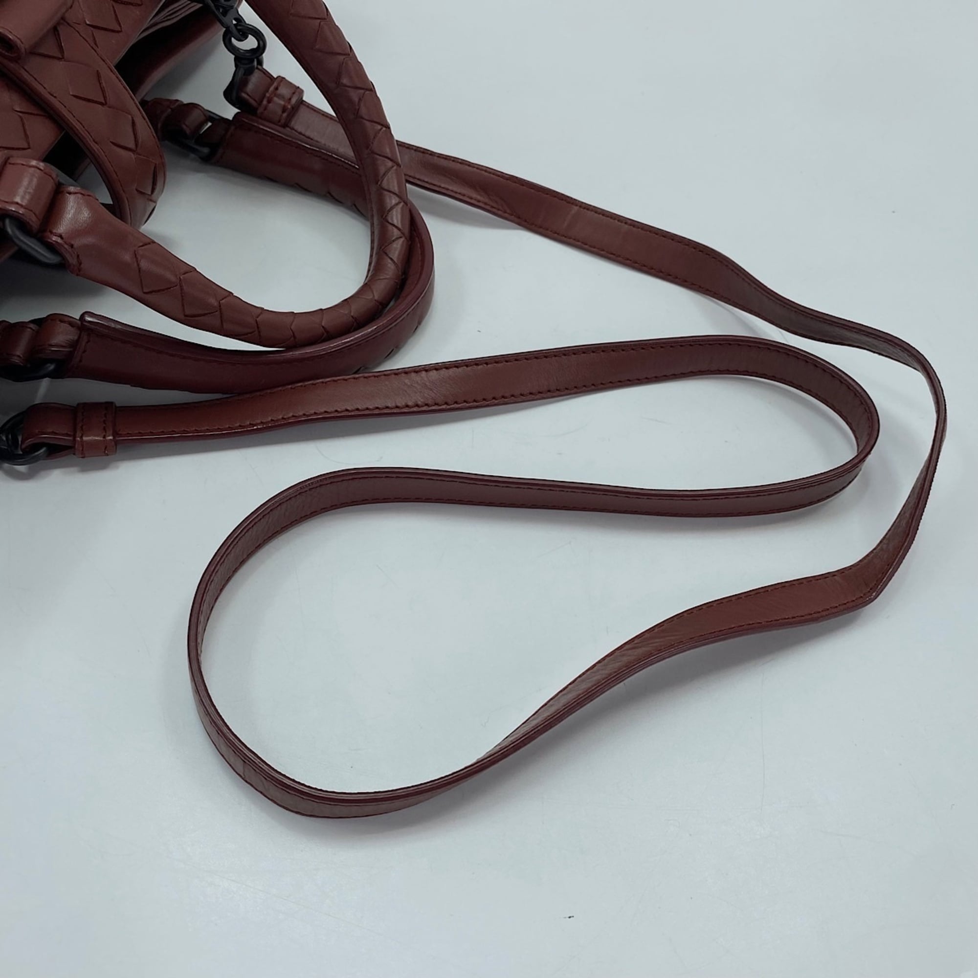 Bottega Veneta Intrecciato Wine Intrecciato Handbag (Pre-Owned)