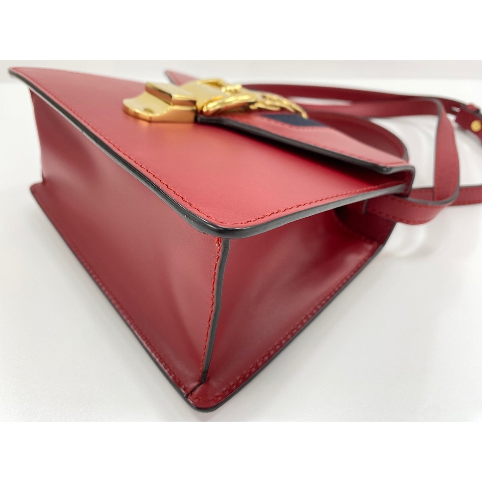 Gucci Red Color Handbag (Pre-Owned)