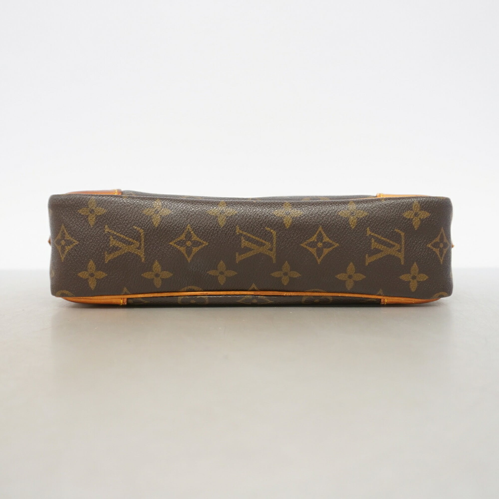 Louis Vuitton Brown Shoulder Bag (Pre-Owned)