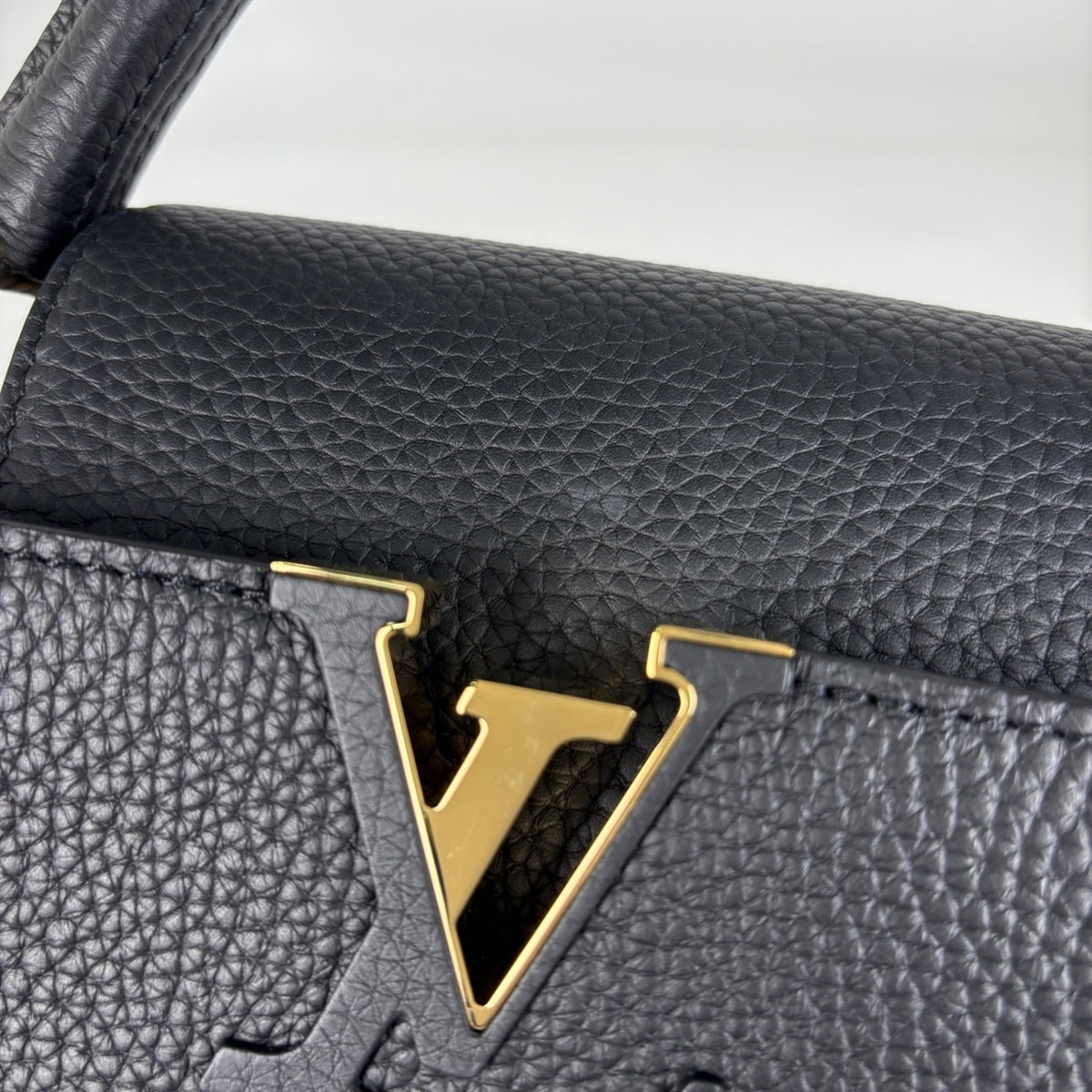 Louis Vuitton Black Noir Leather Handbag Shoulder Bag (Pre-Owned)