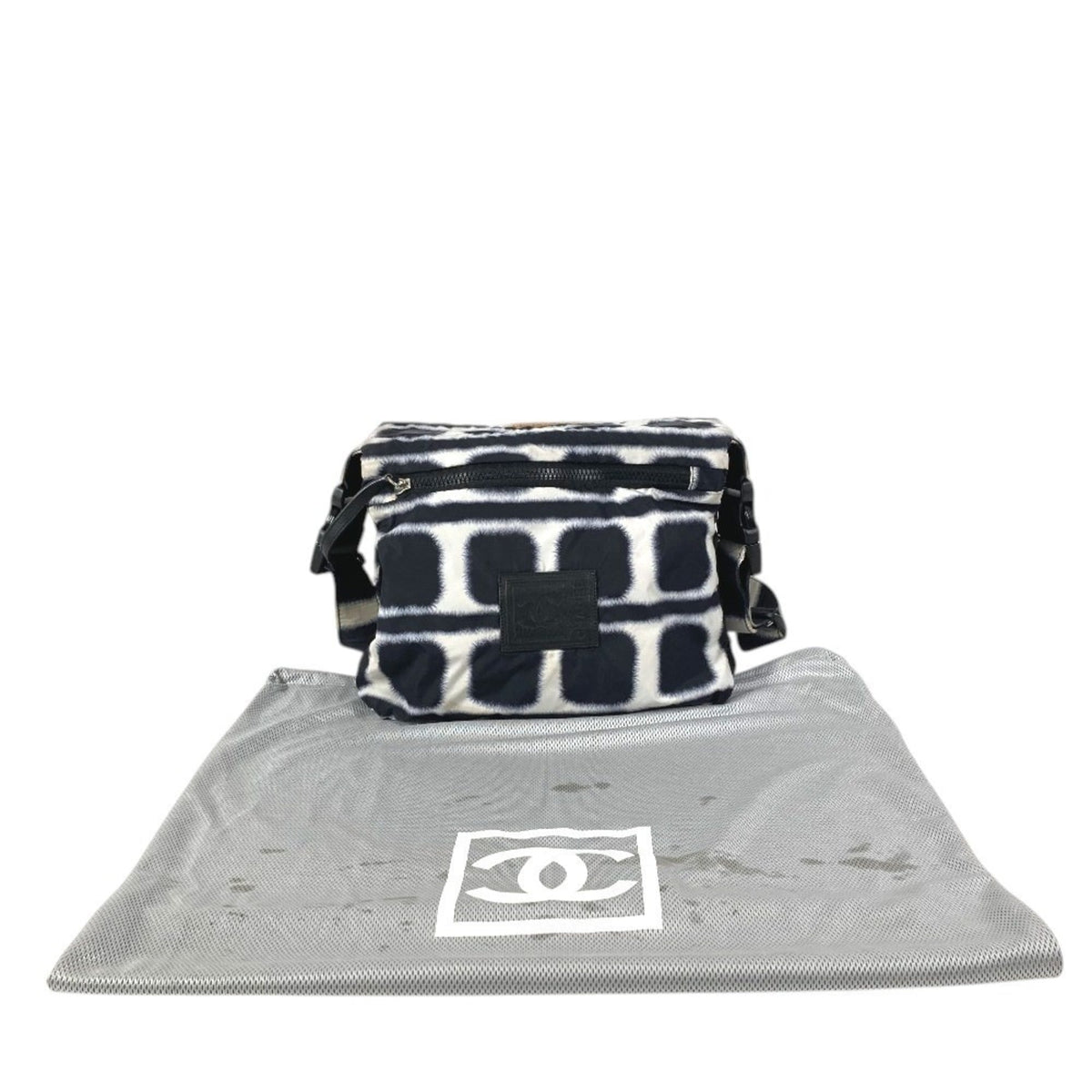 Chanel Sport Black White Nylon Shoulder Bag (Pre-Owned)