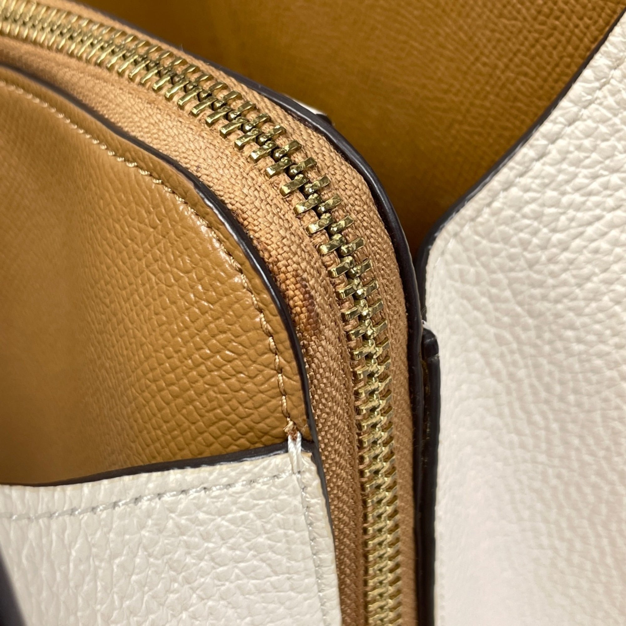 Coach White Leather Shoulder Bag Tote Bag (Pre-Owned)