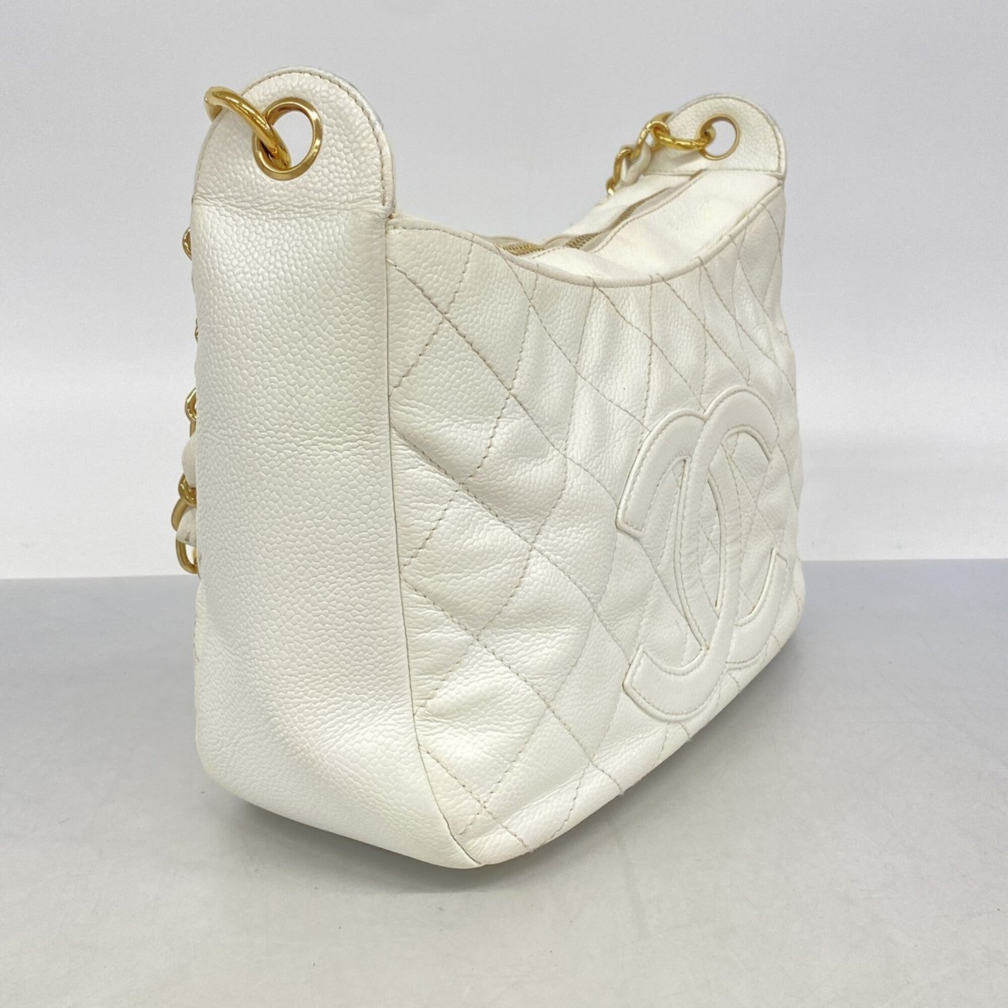 Chanel White Grained Calfskin Shoulder Bag (Pre-Owned)