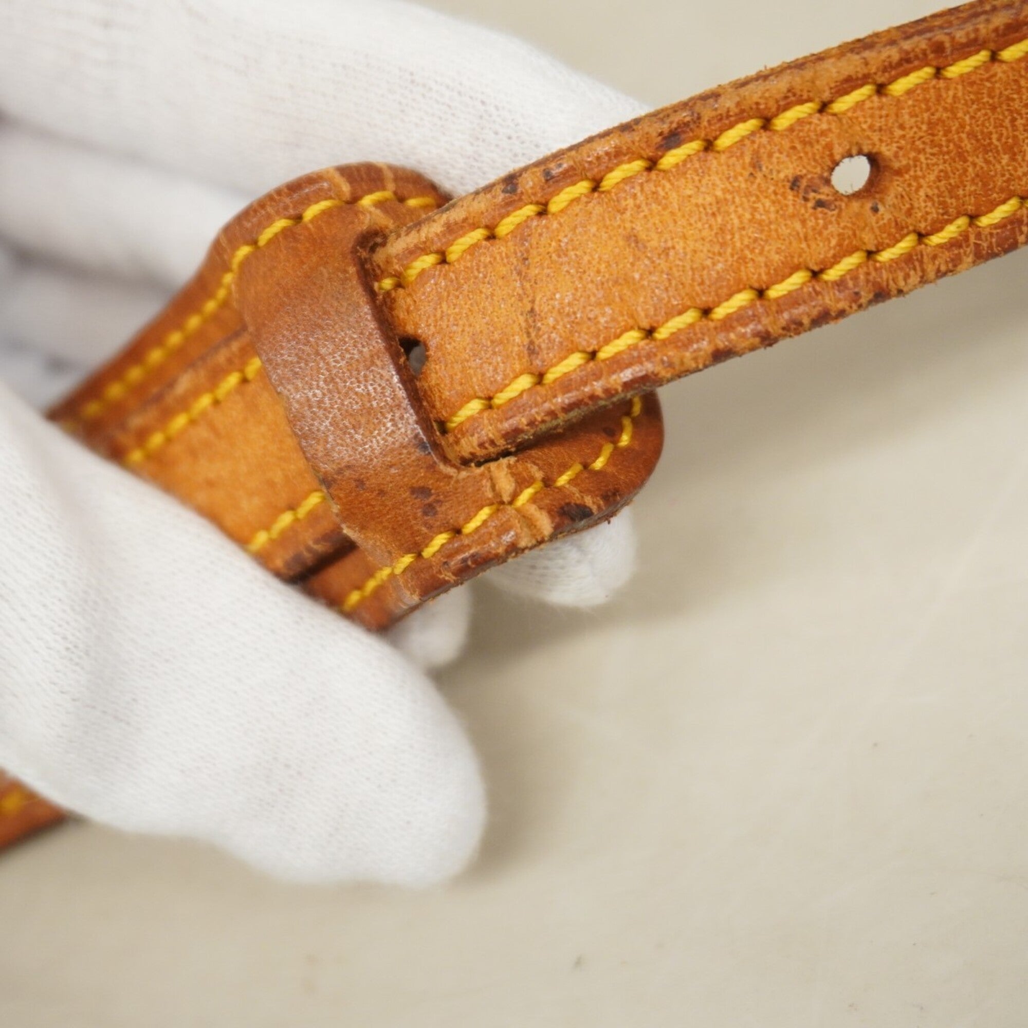 Louis Vuitton Brown Shoulder Bag (Pre-Owned)