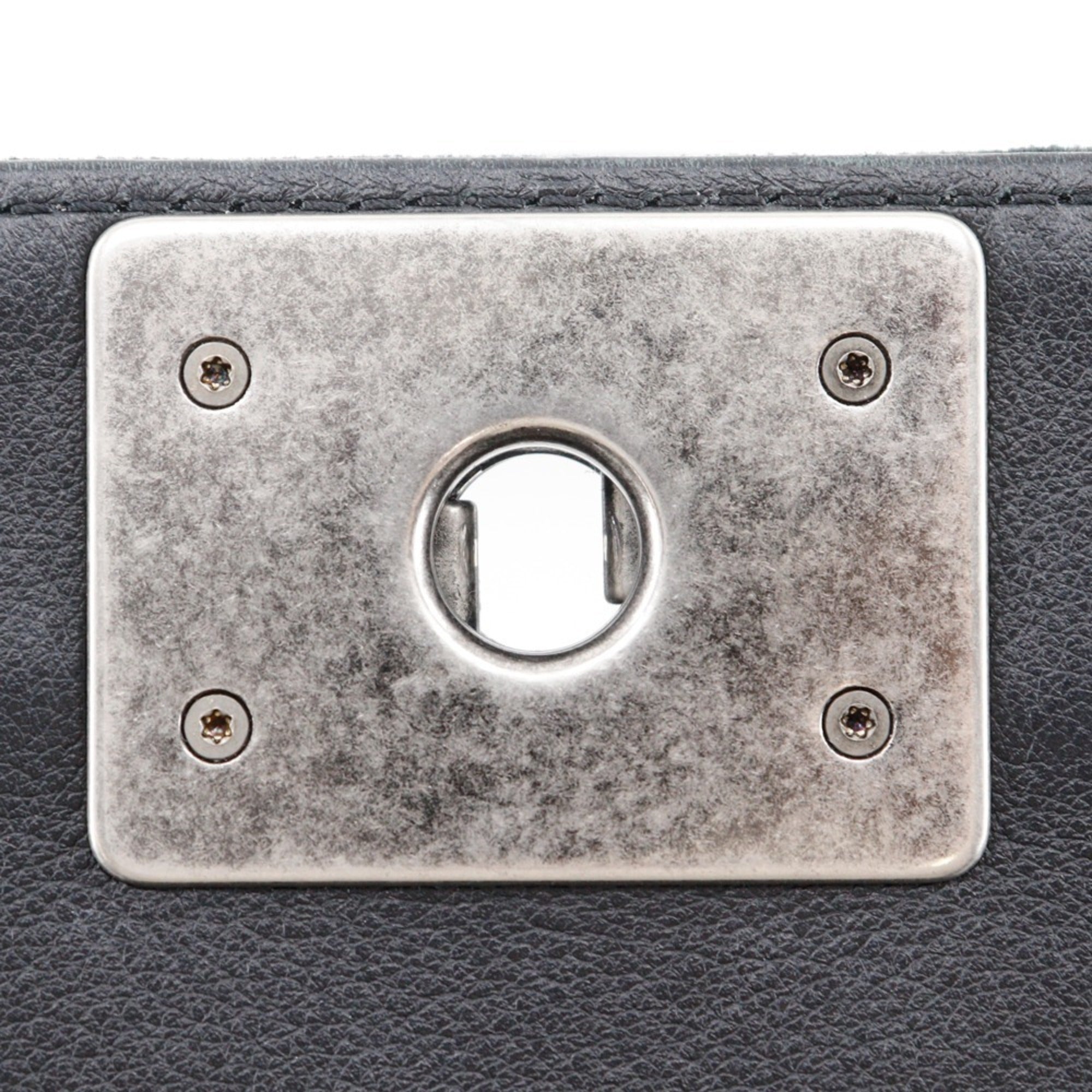 Chanel Black Leather Leather Shoulder Bag (Pre-Owned)