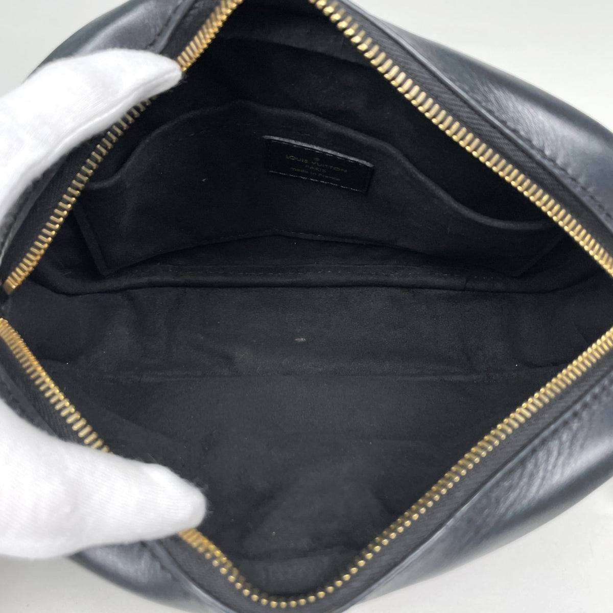 Louis Vuitton Black Noir Leather Shoulder Bag (Pre-Owned)
