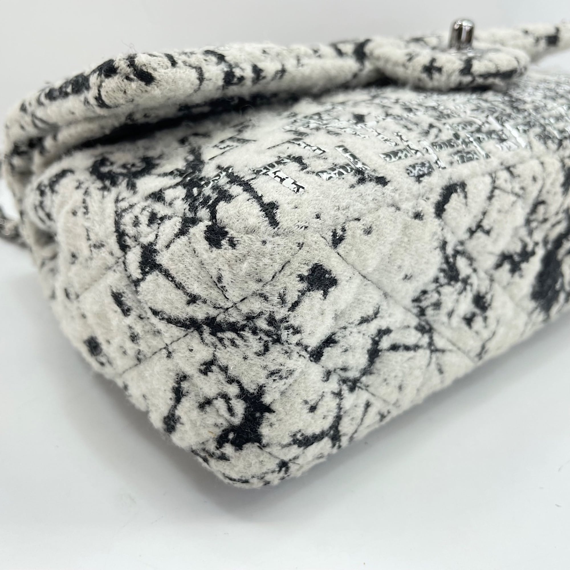 Chanel Multi-Color Tweed Shoulder Bag (Pre-Owned)