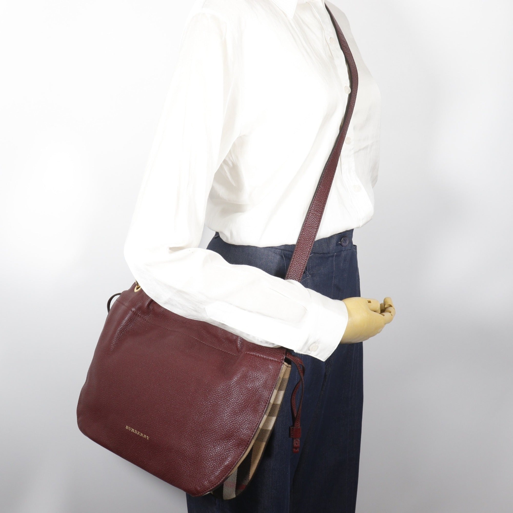 Burberry Bordeaux Red Color Leather Shoulder Bag (Pre-Owned)