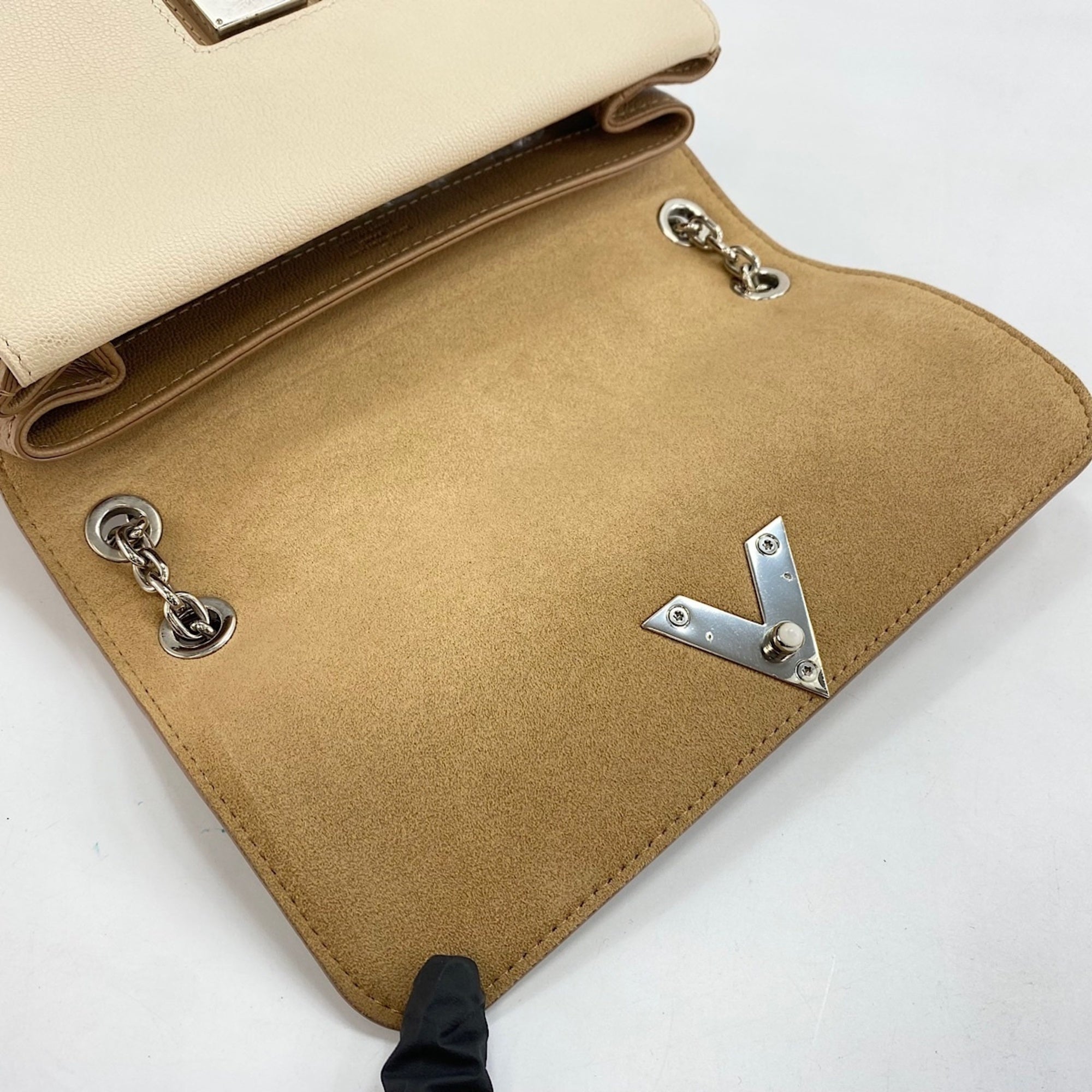 Louis Vuitton Beige Shoulder Bag (Pre-Owned)