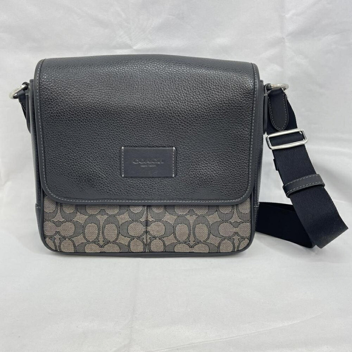 Coach Leather Shoulder Bag (Pre-Owned)