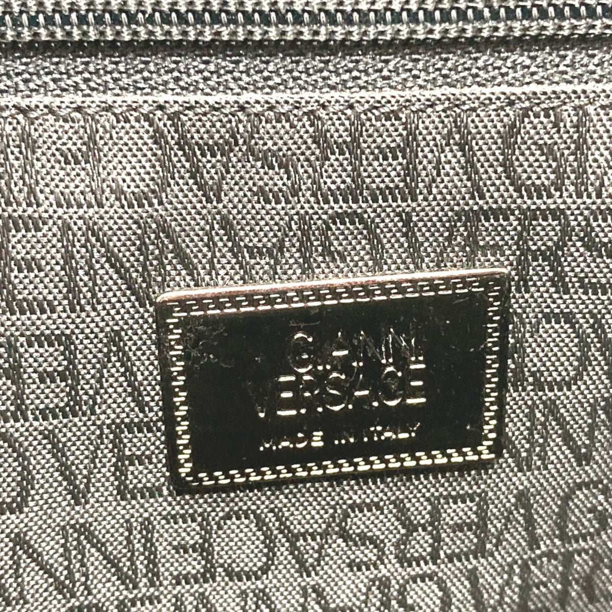 Versace Red Leather Shoulder Bag (Pre-Owned)