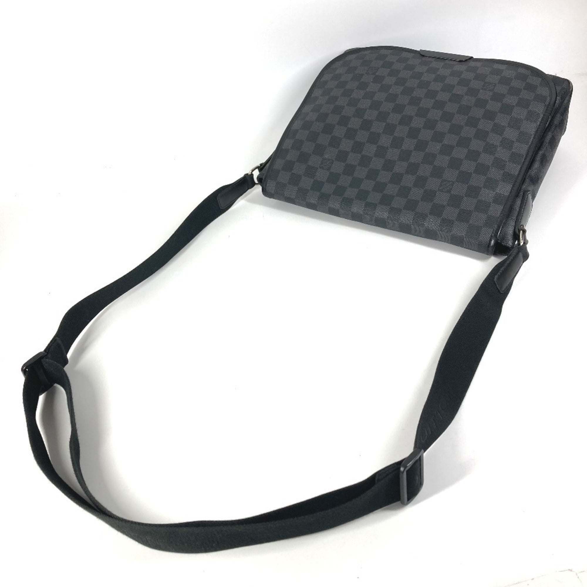Louis Vuitton Damier Graphite Black Damier Graphite Messenger Bag Shoulder Bag (Pre-Owned)