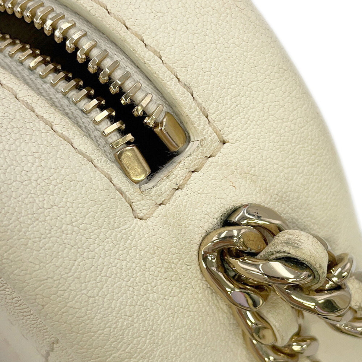 Chanel Ivory Leather Handbag Shoulder Bag (Pre-Owned)