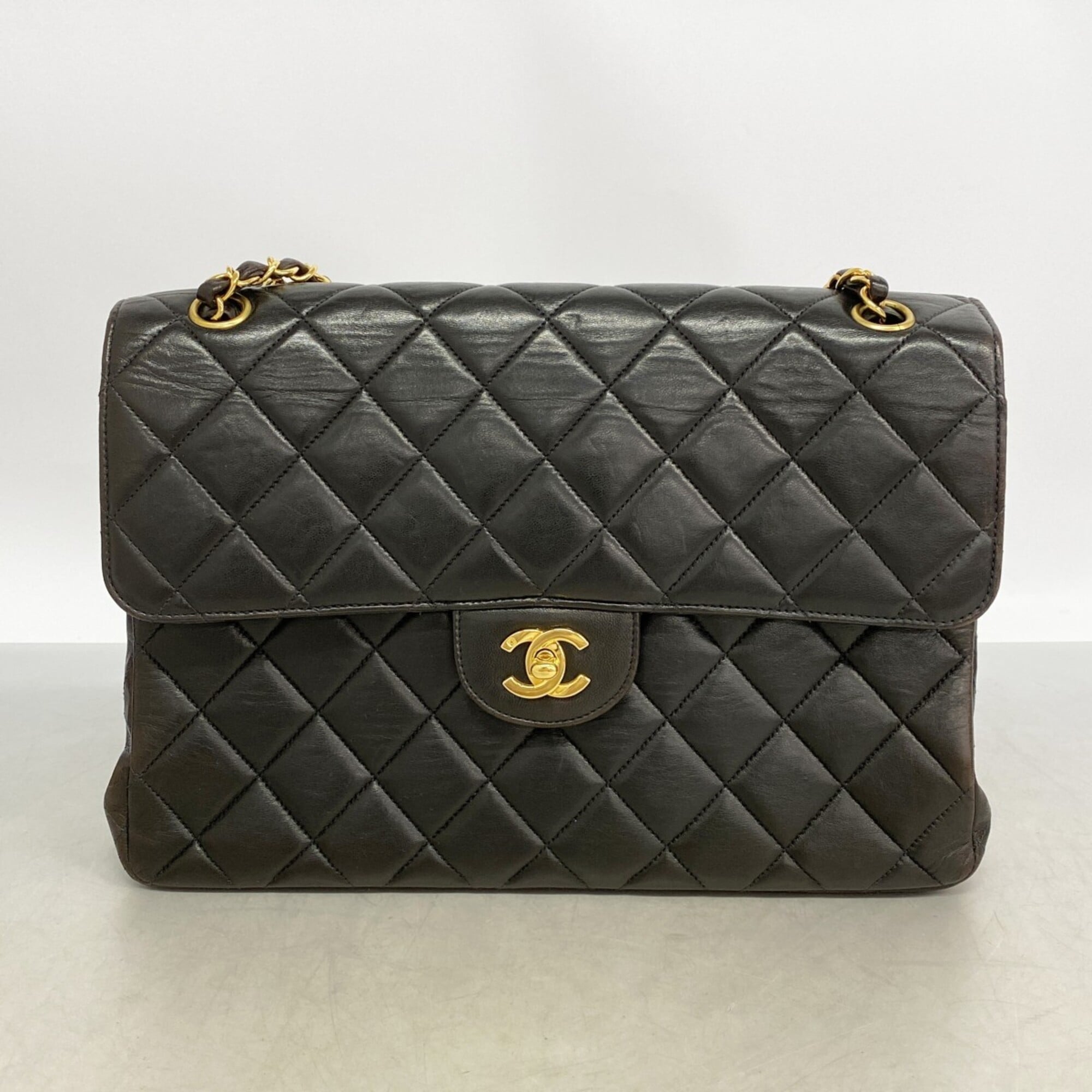 Chanel Black Leather Shoulder Bag (Pre-Owned)