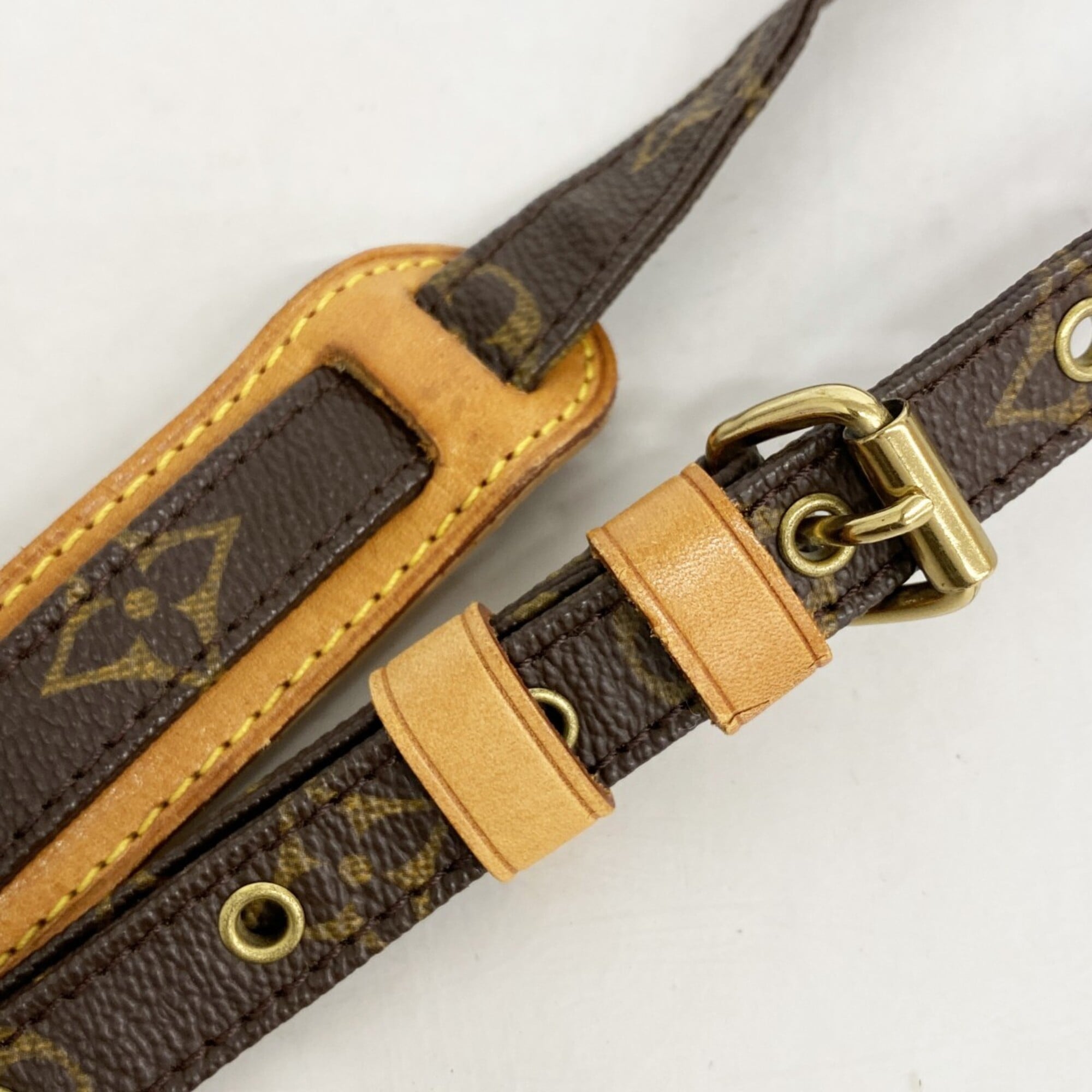 Louis Vuitton Brown Shoulder Bag (Pre-Owned)