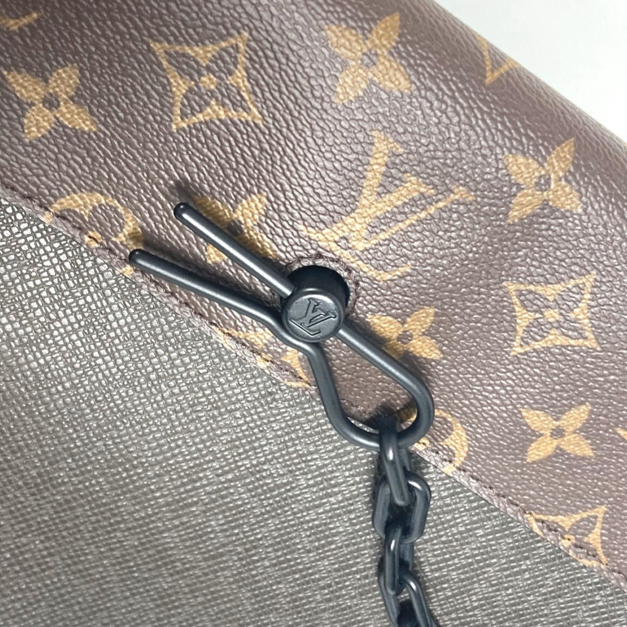 Louis Vuitton Brown Khaki Taiga Leather Leather Monogram Canvas Clutch Bag Pochette Pouch (Pre-Owned)