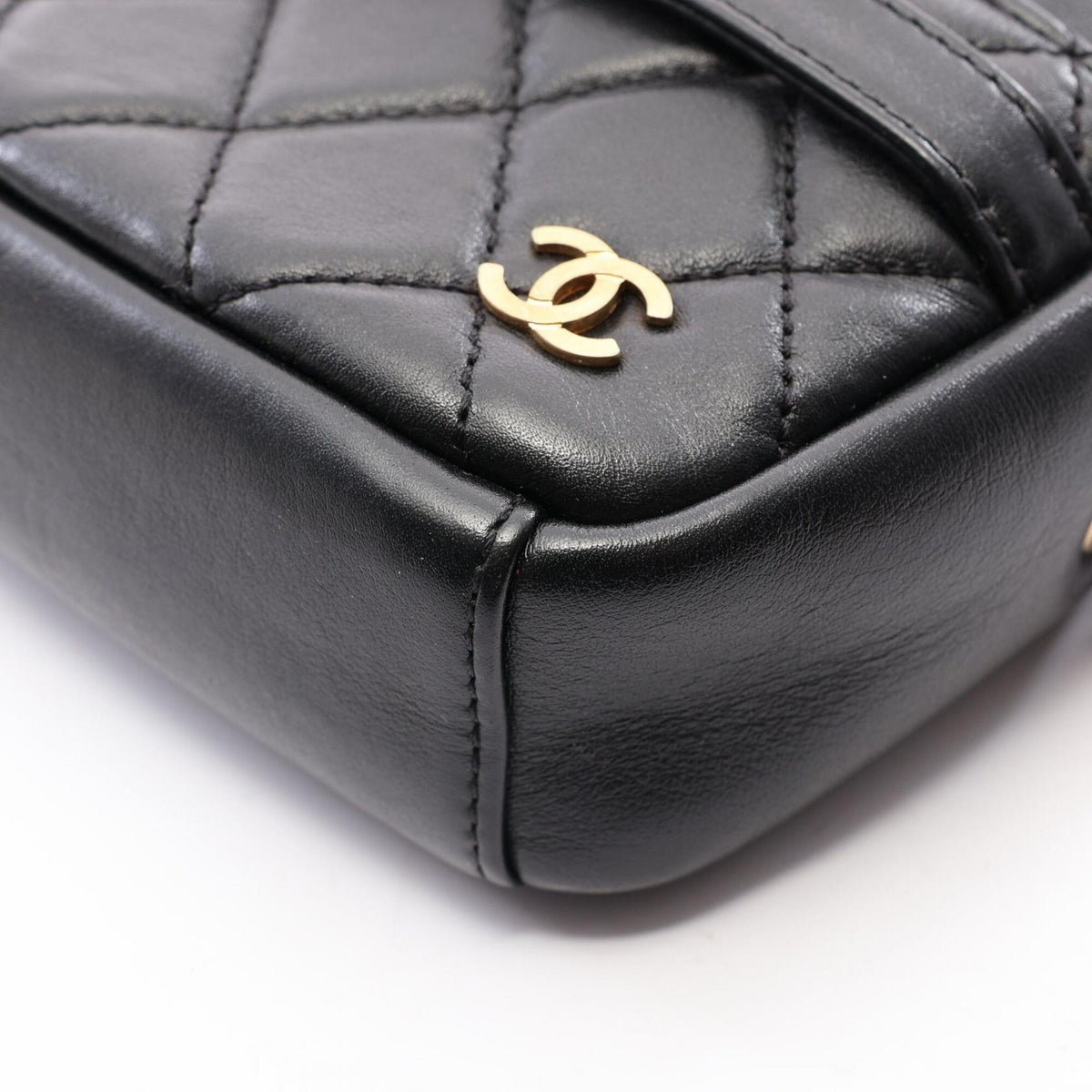 Chanel Black Leather Handbag Shoulder Bag (Pre-Owned)