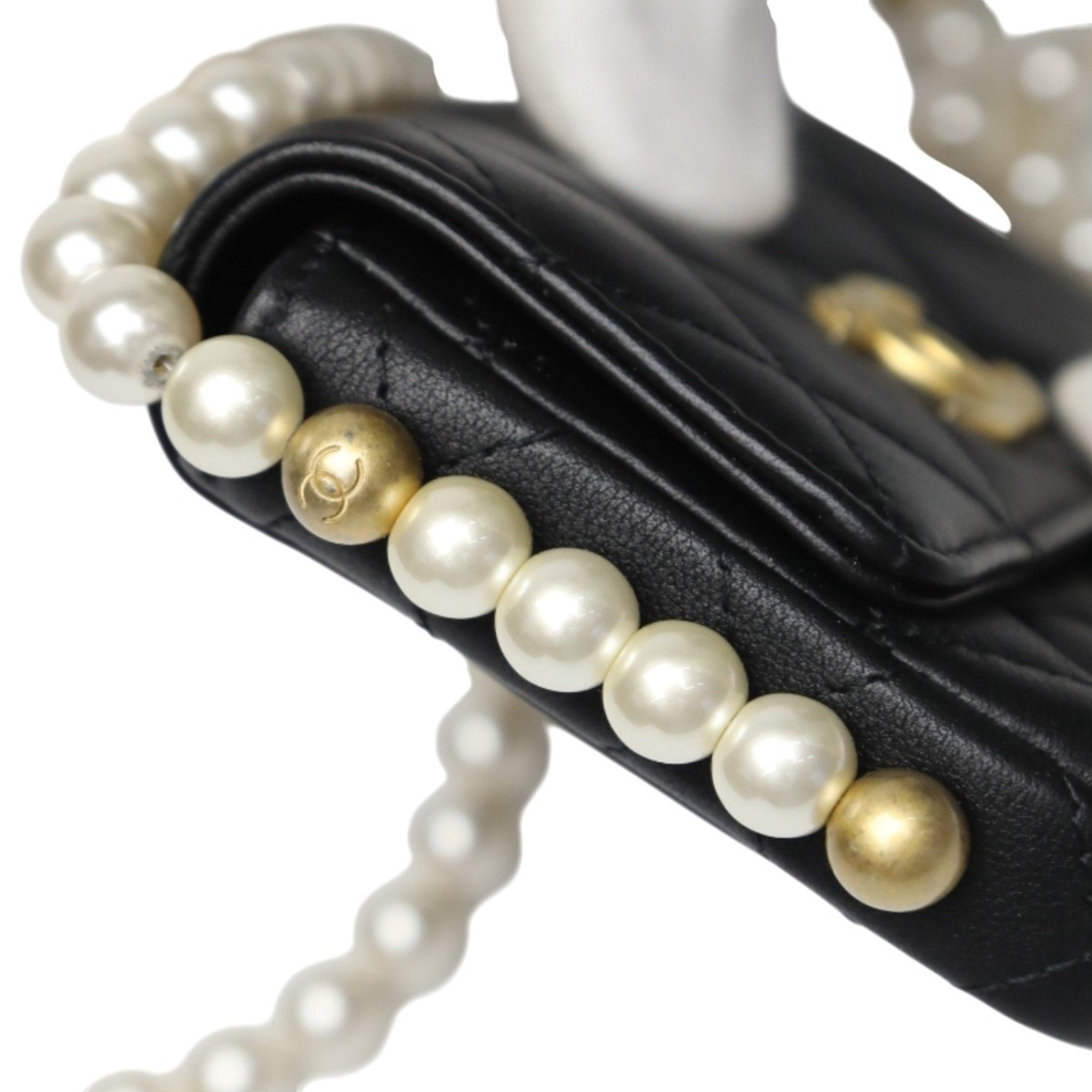 Chanel Matelasse Black Leather Shoulder Bag (Pre-Owned)