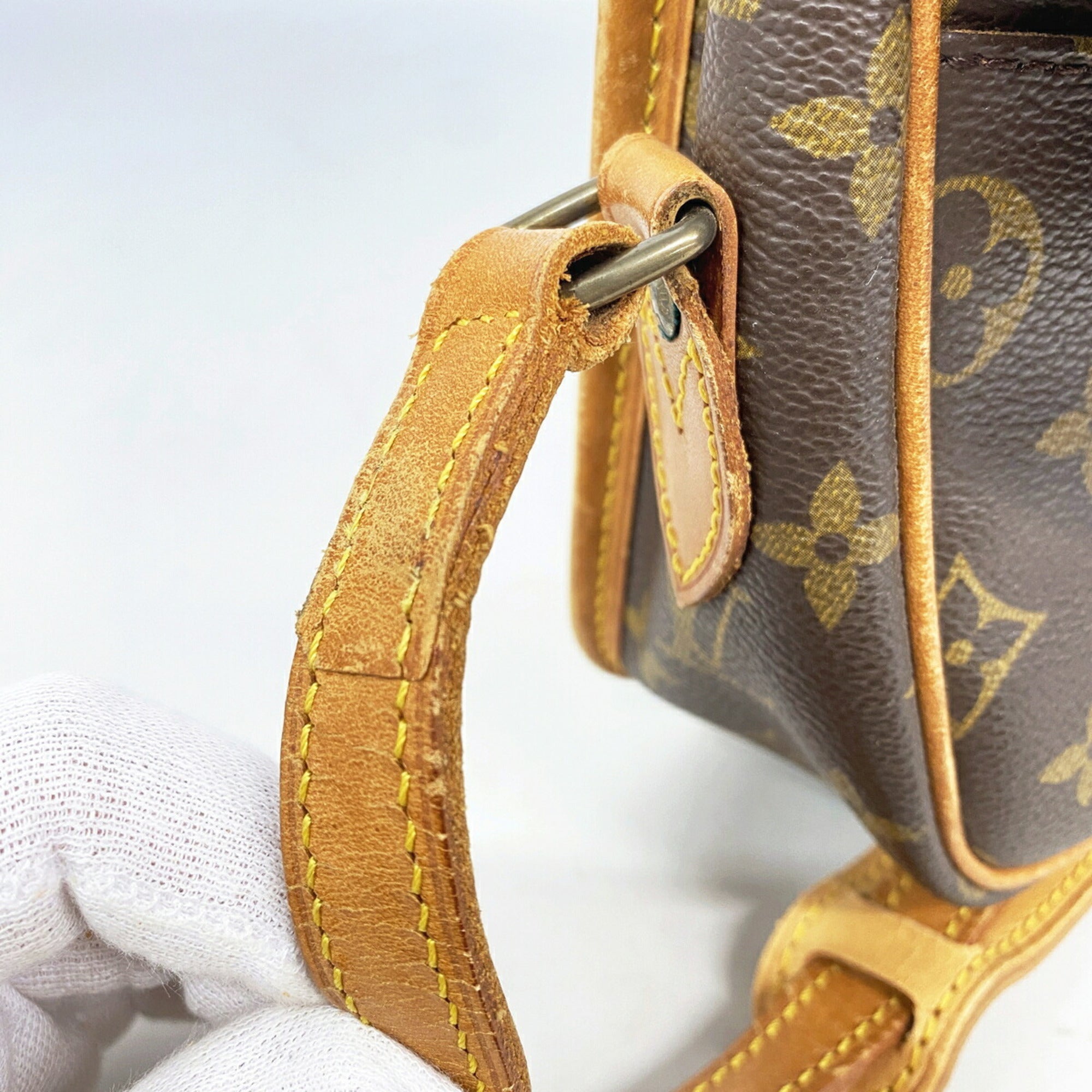 Louis Vuitton Brown Shoulder Bag (Pre-Owned)