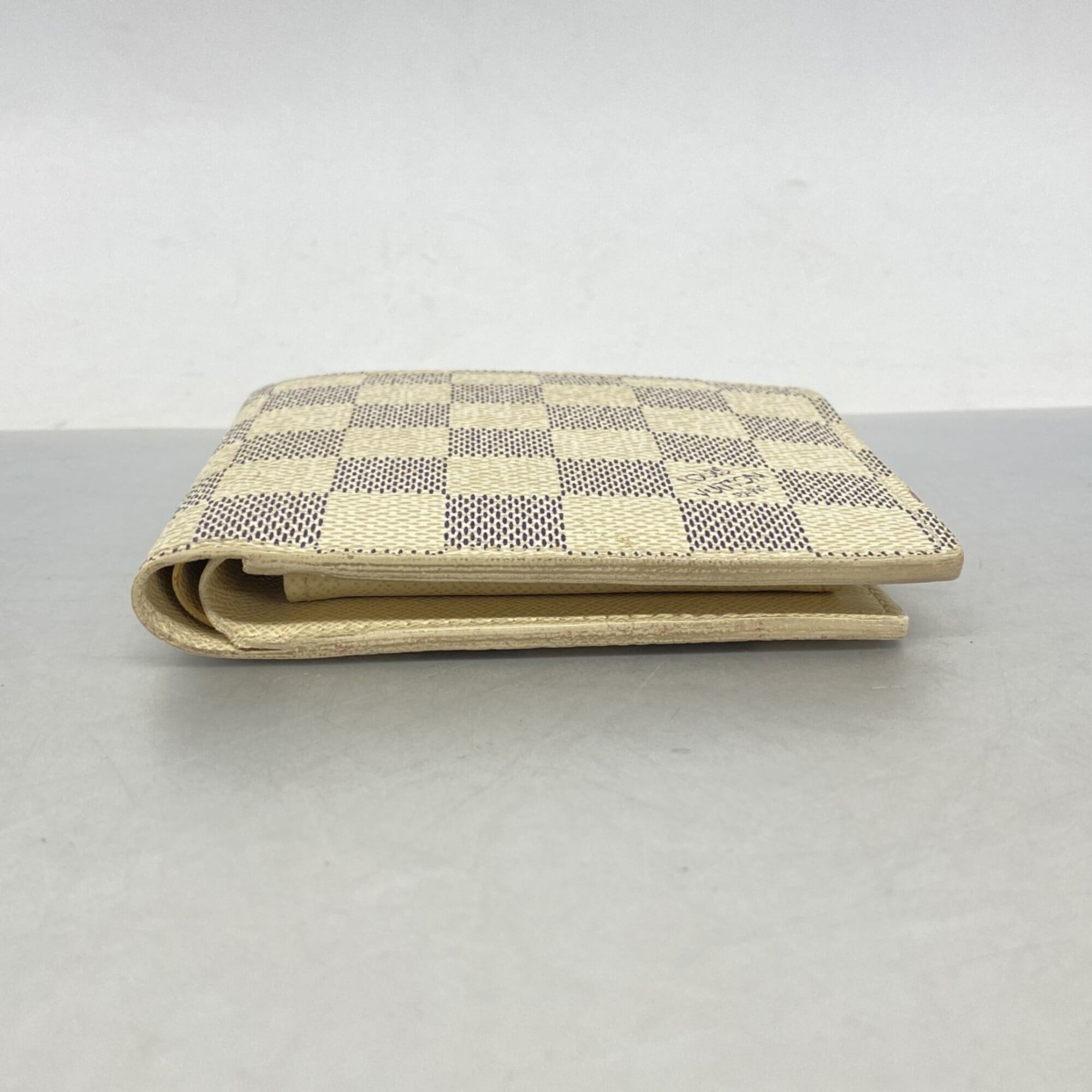Louis Vuitton White Wallet (Bi-Fold) (Pre-Owned)