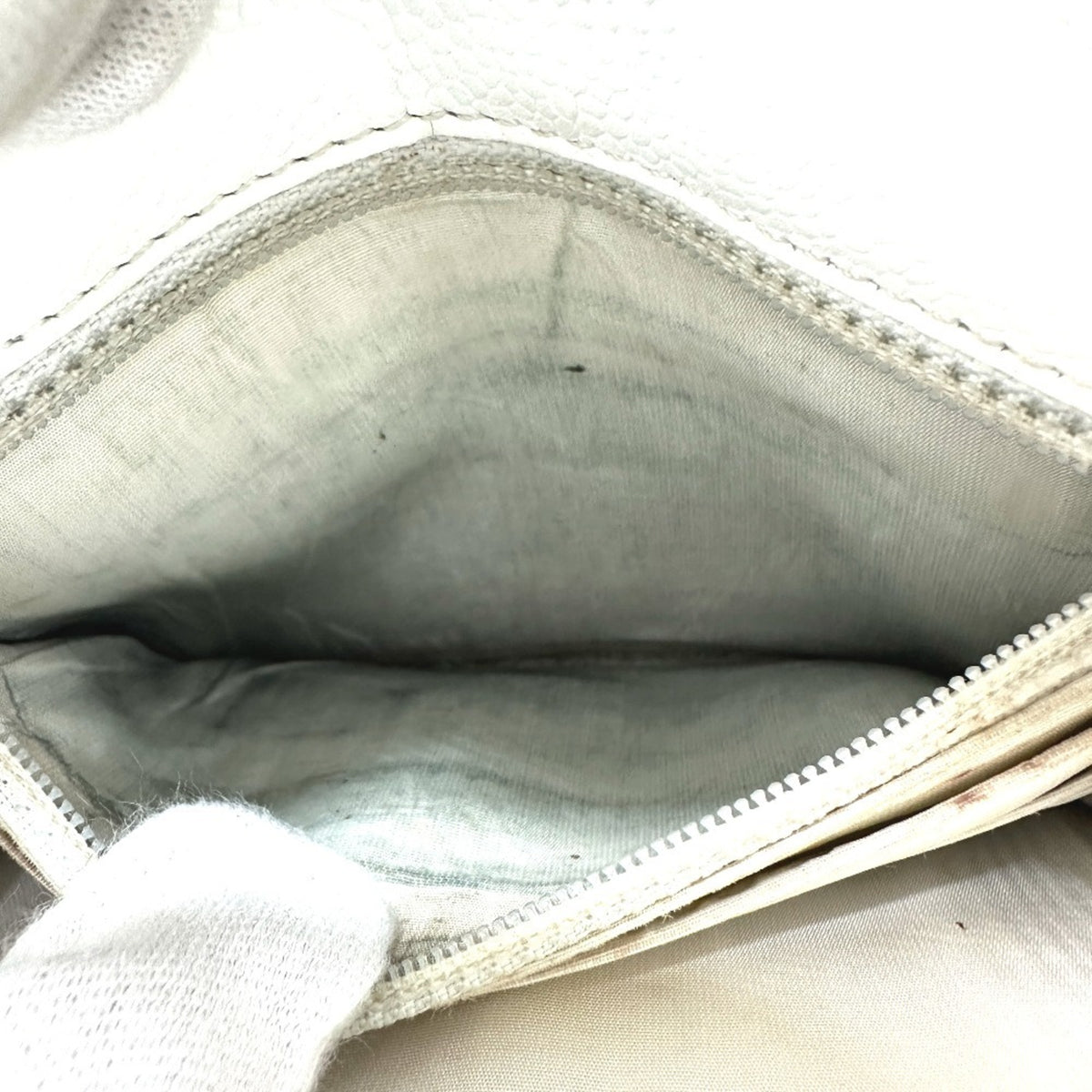 Chanel White Grained Calfskin Wallet (Bi-Fold) (Pre-Owned)