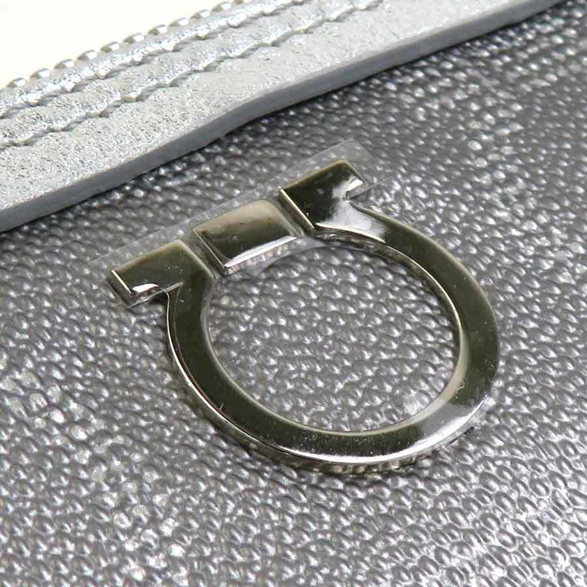 Salvatore Ferragamo Silver Leather Handbag (Pre-Owned)