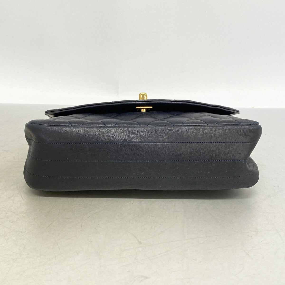 Chanel Black Leather Shoulder Bag (Pre-Owned)