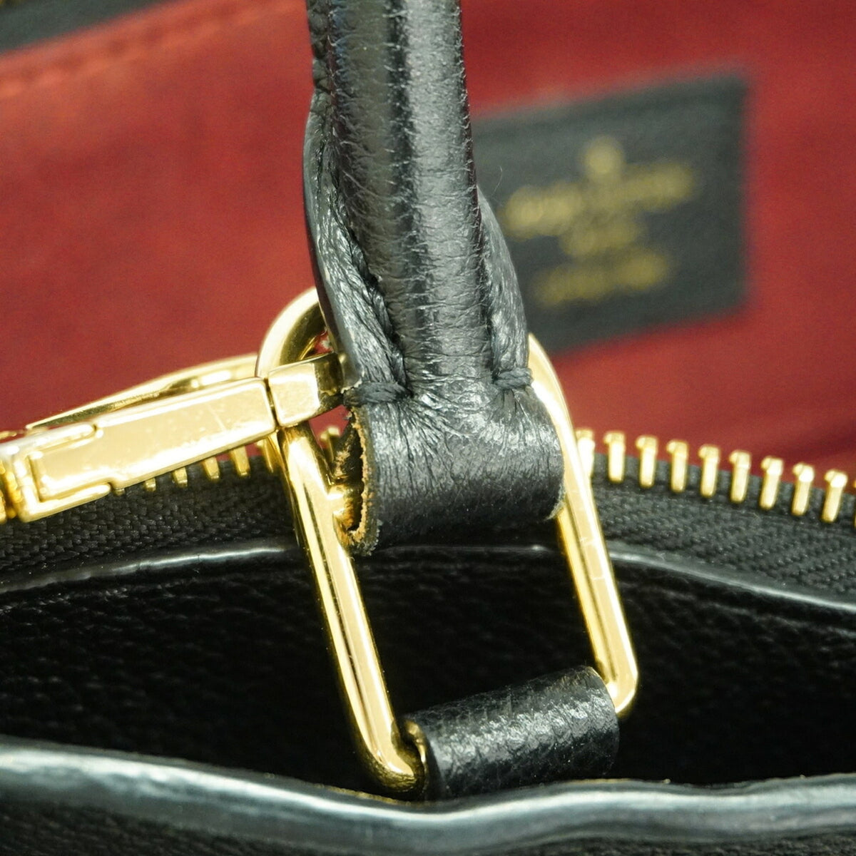 Louis Vuitton Noir Handbag (Pre-Owned)