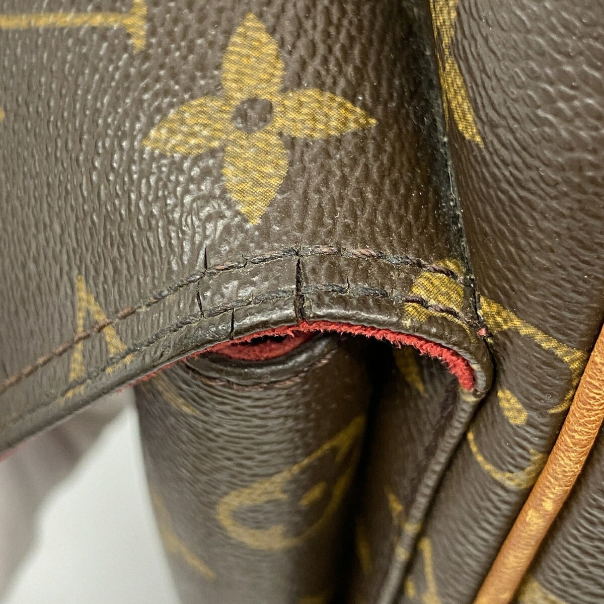 Louis Vuitton Brown Shoulder Bag (Pre-Owned)