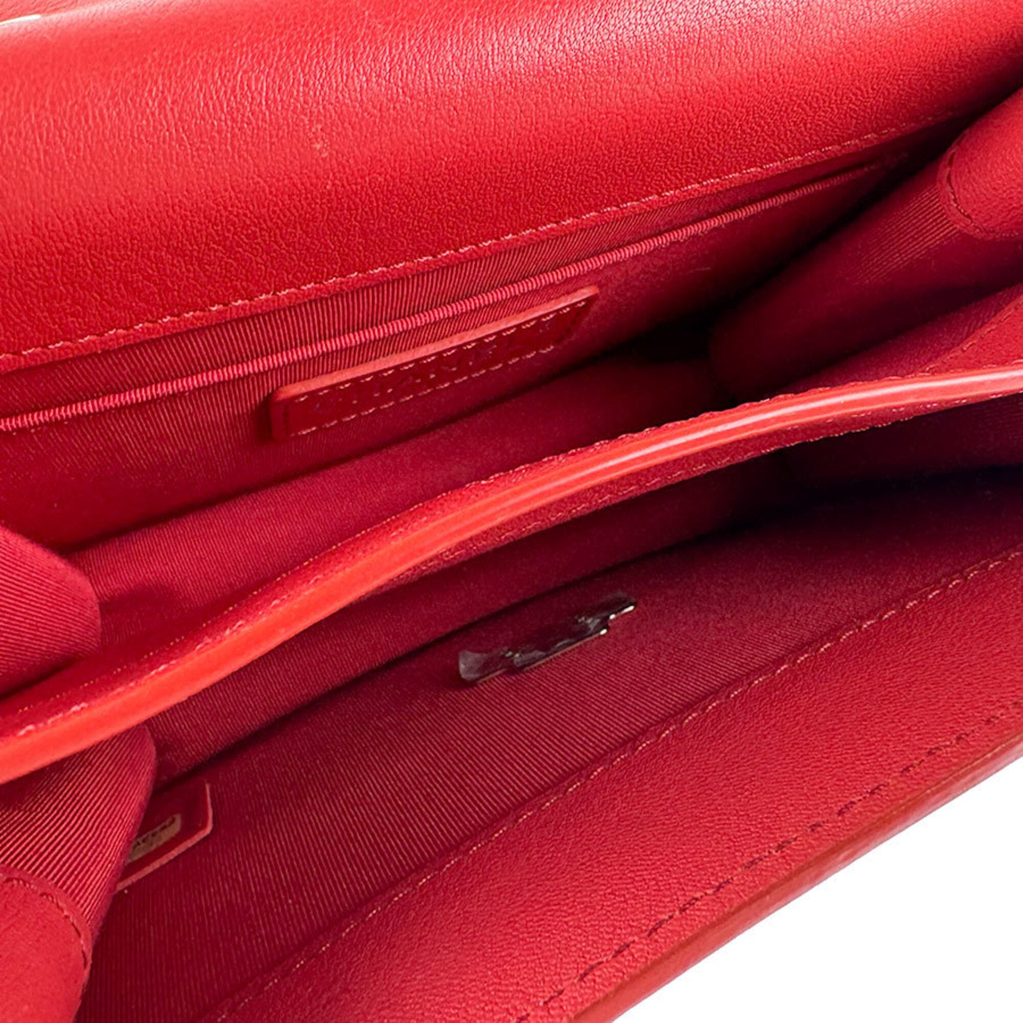 Chanel Red Color Leather Shoulder Bag (Pre-Owned)