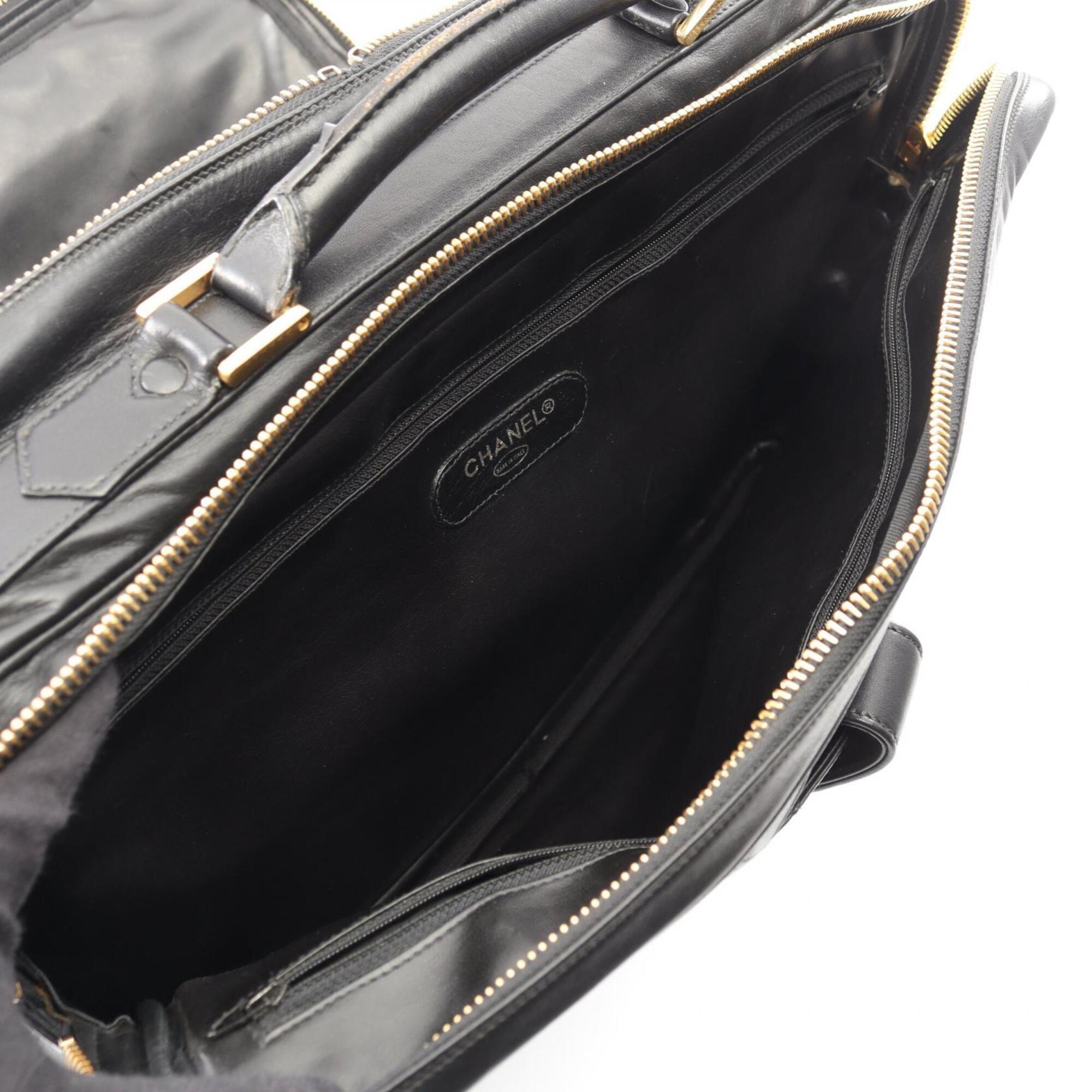 Chanel Black Leather Handbag (Pre-Owned)