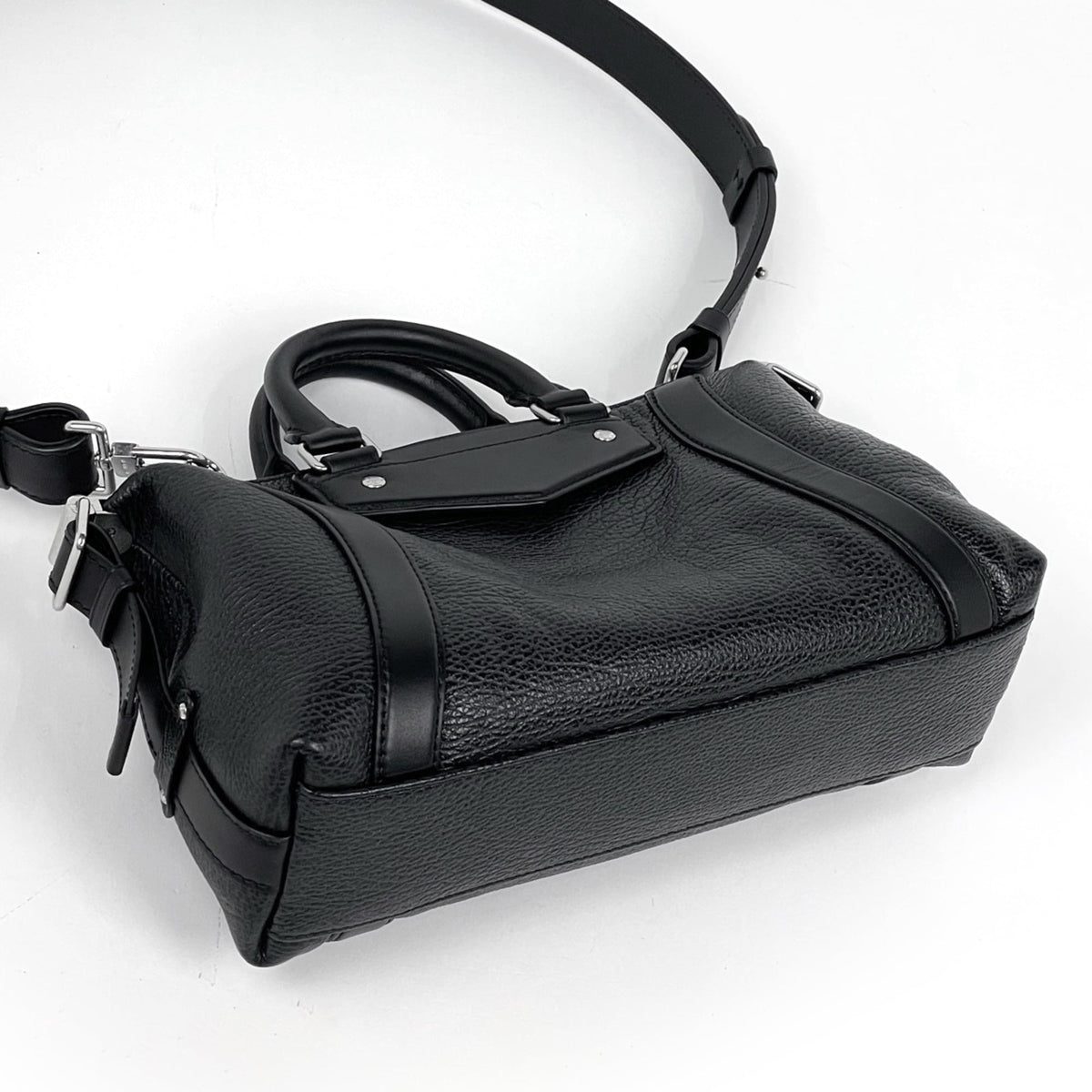 Louis Vuitton Black Noir Leather Handbag (Pre-Owned)