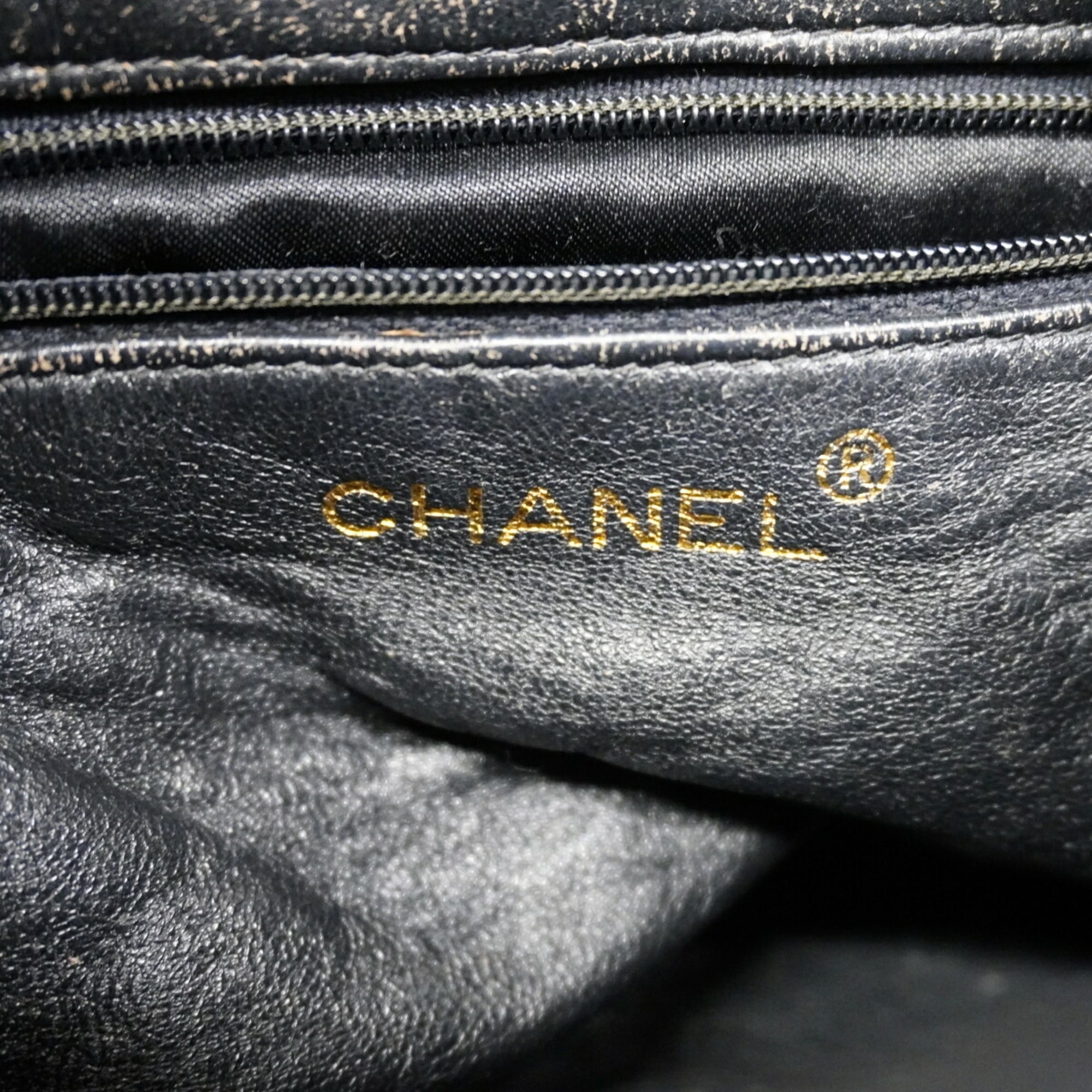 Chanel Black Leather Shoulder Bag (Pre-Owned)