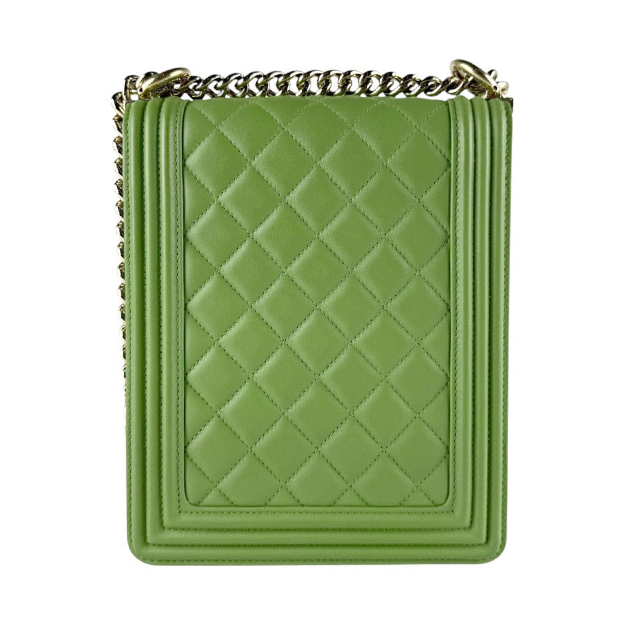 Chanel Green Leather Shoulder Bag (Pre-Owned)