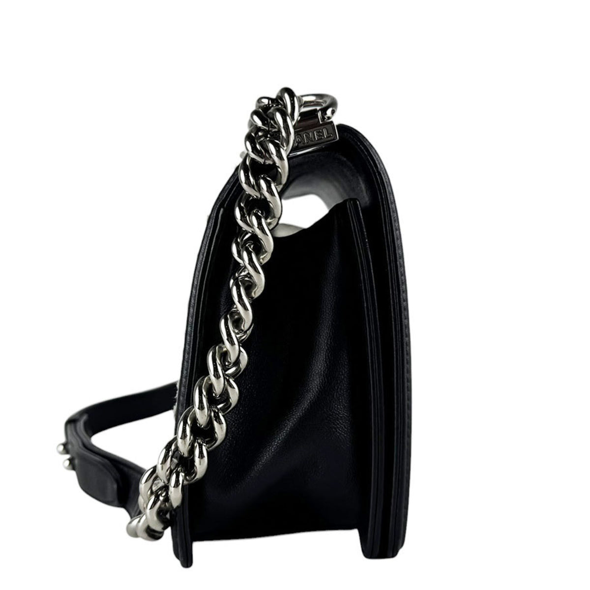 Chanel Black White Leather Shoulder Bag (Pre-Owned)