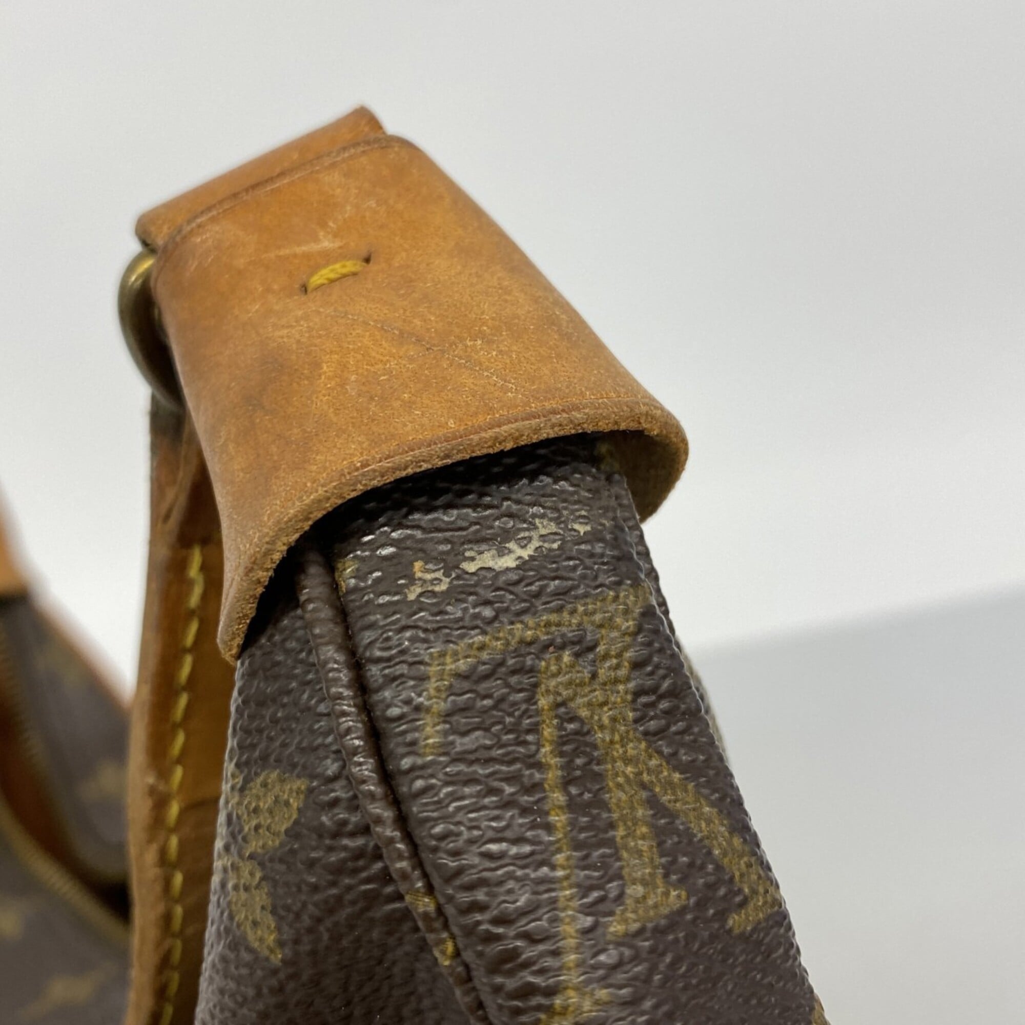 Louis Vuitton Brown Shoulder Bag (Pre-Owned)
