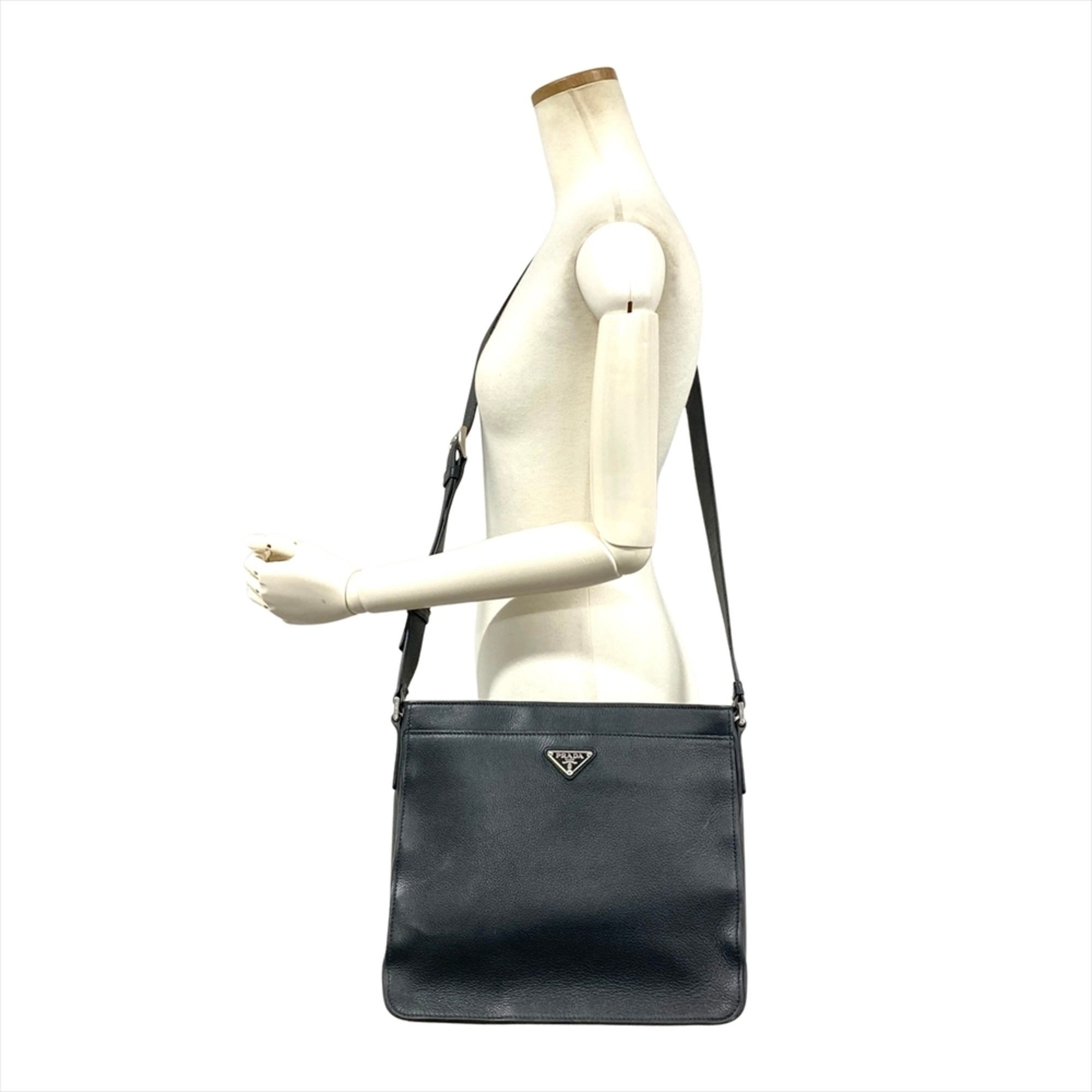 Prada Black Leather Shoulder Bag (Pre-Owned)