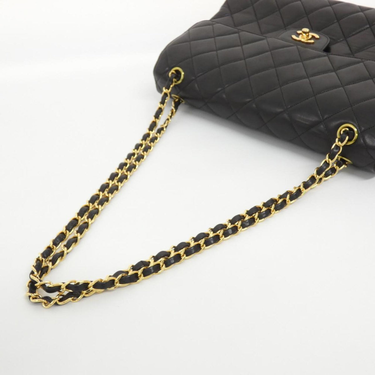 Chanel Black Leather Shoulder Bag (Pre-Owned)