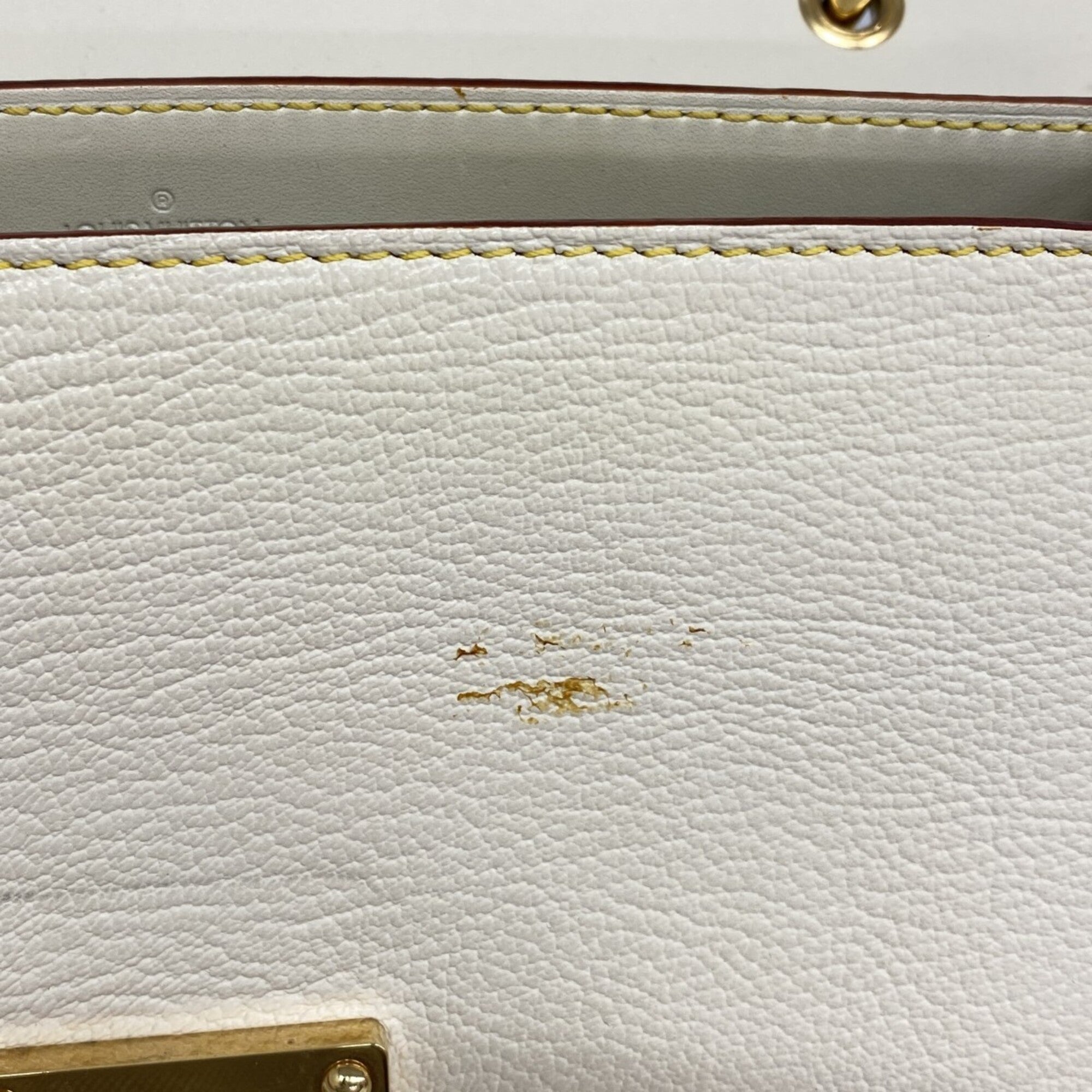 Louis Vuitton Blanc Shoulder Bag (Pre-Owned)