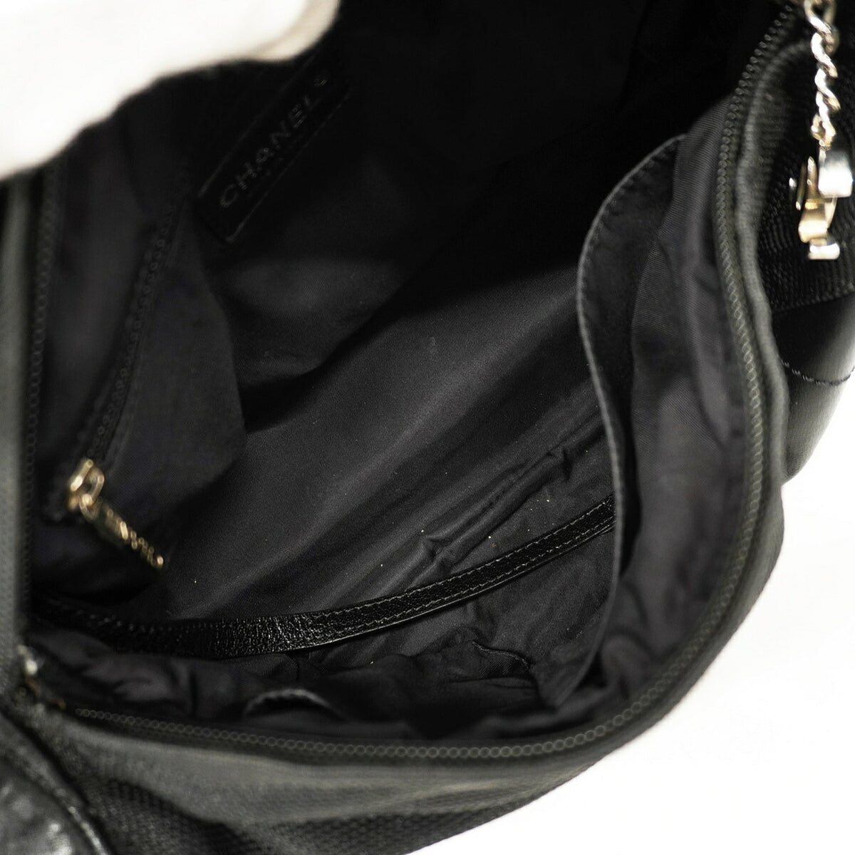 Chanel Black Leather Shoulder Bag (Pre-Owned)