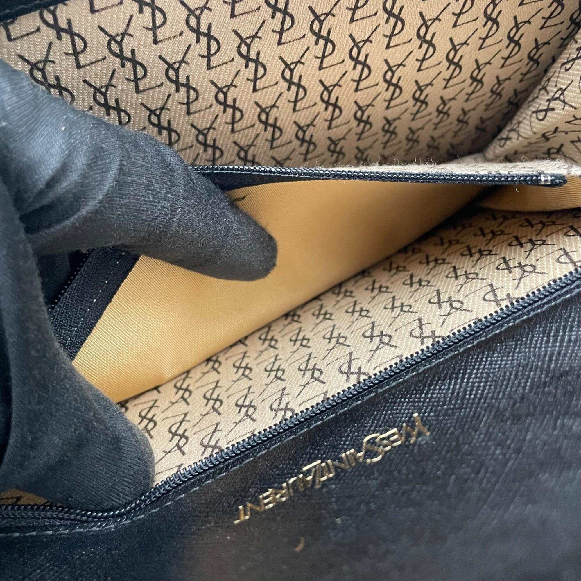Yves Saint Laurent Black Leather Clutch Bag Handbag (Pre-Owned)