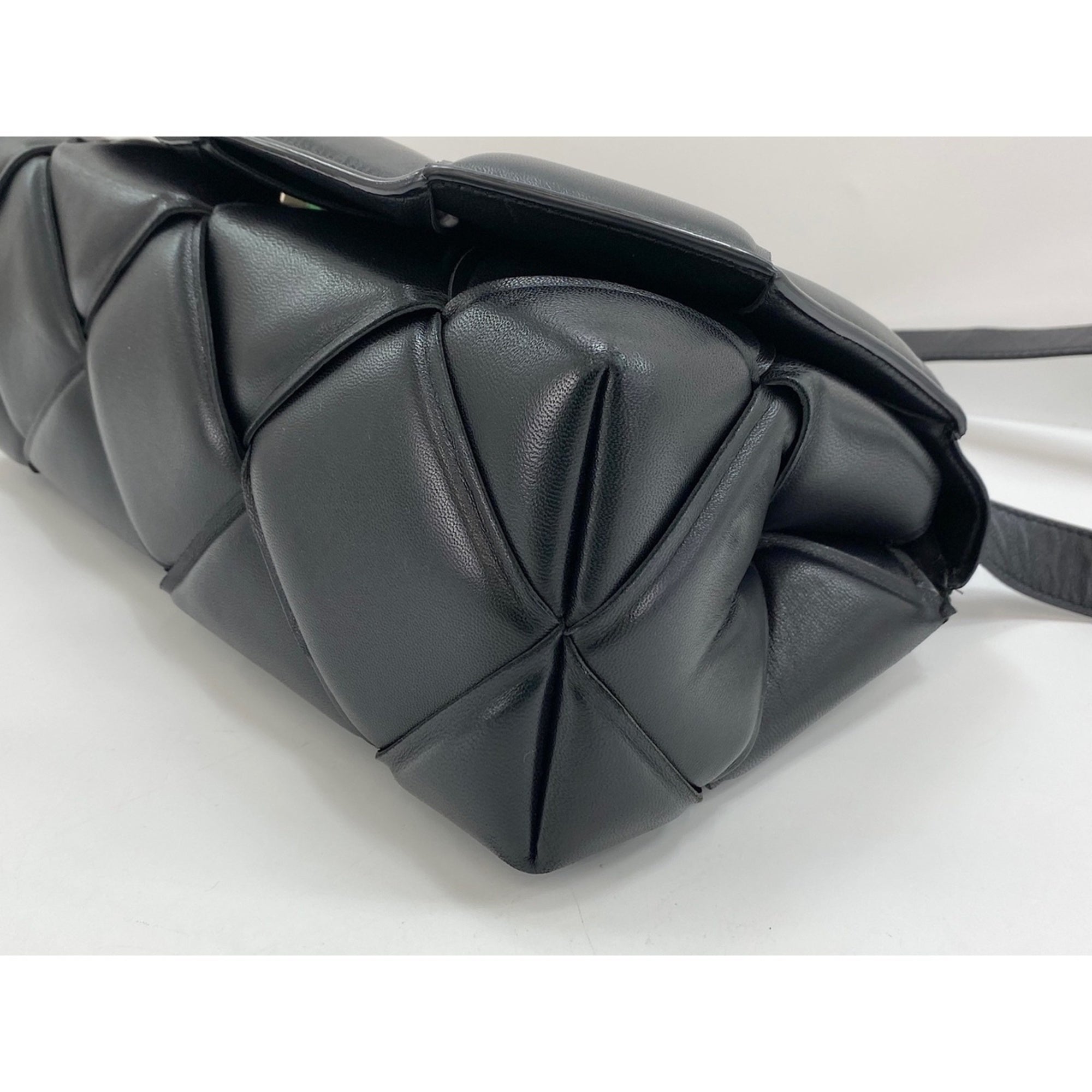 Bottega Veneta Black Shoulder Bag (Pre-Owned)